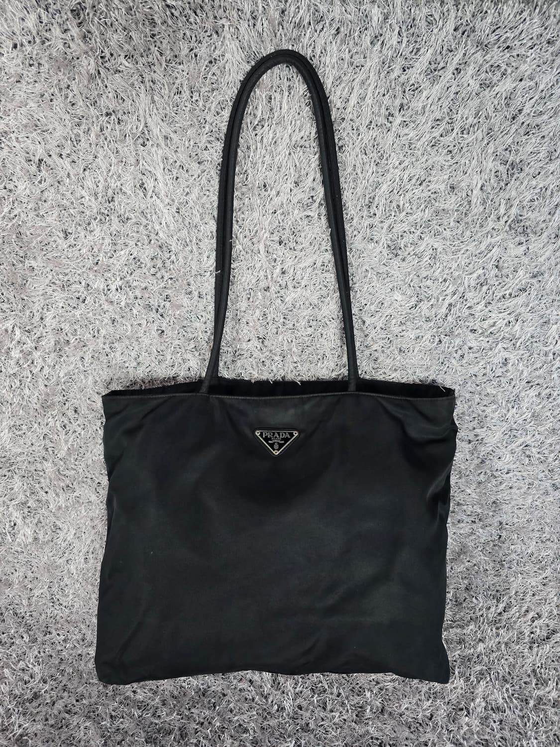 프라다 라일론 숄더백 상품이미지4