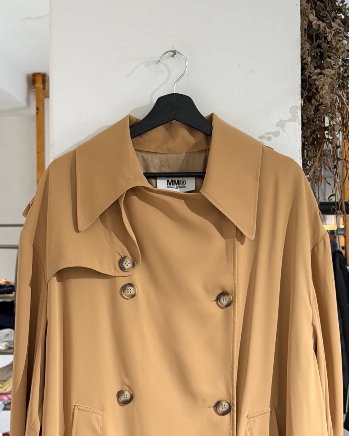 mm6 베이지 실크 더블 버튼 트렌치 코트 상품이미지4
