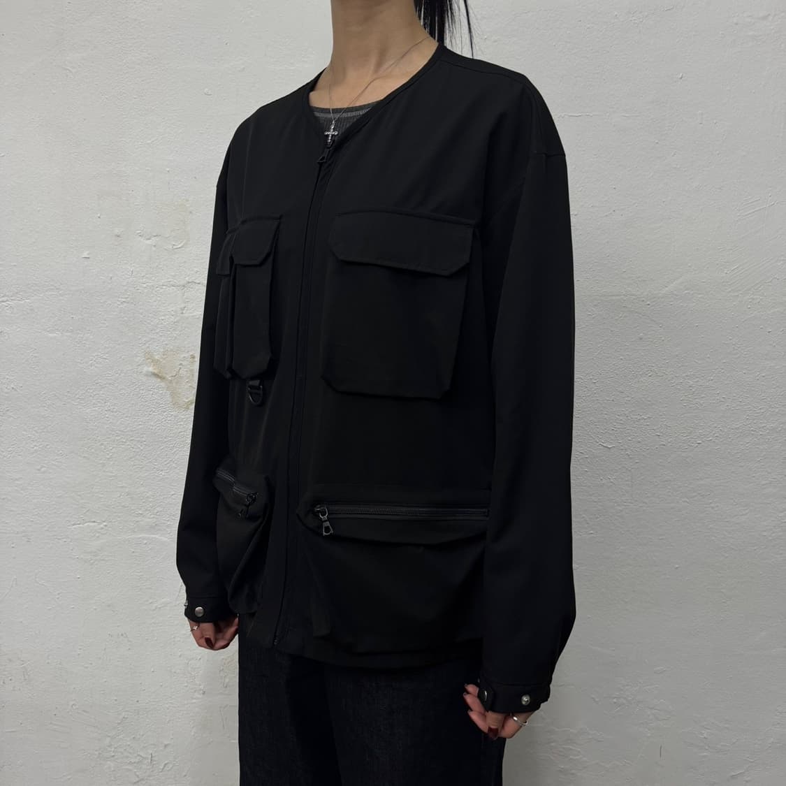 센스오브플레이스 블랙 나일론 논칼라 유틸리티 포켓 윈드브레이커 상품이미지1