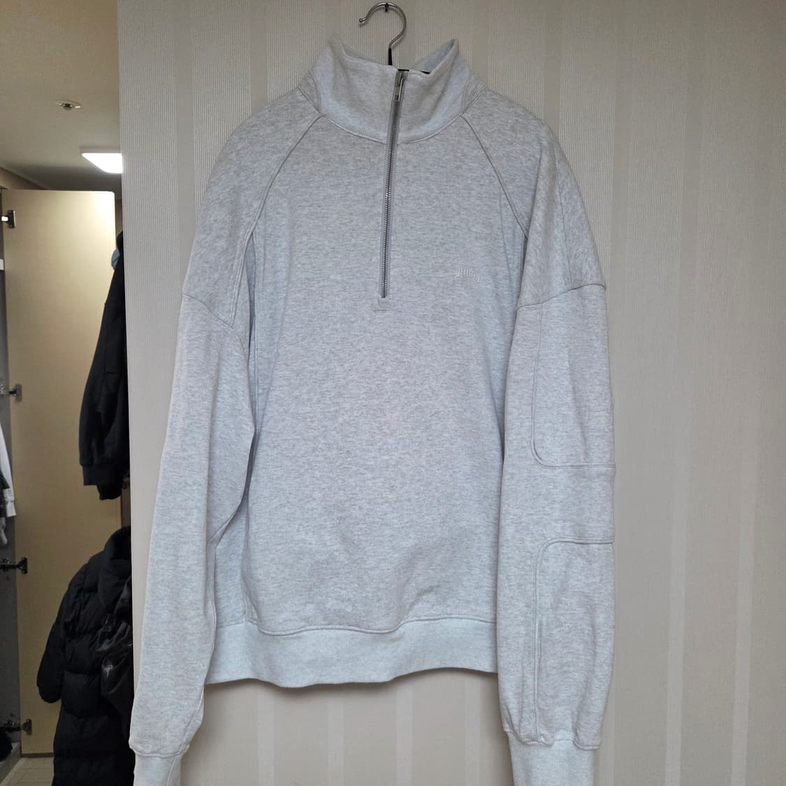 준지 24 FW 레이서 절개 하프집업 저지 풀오버 그레이 1 상품이미지1