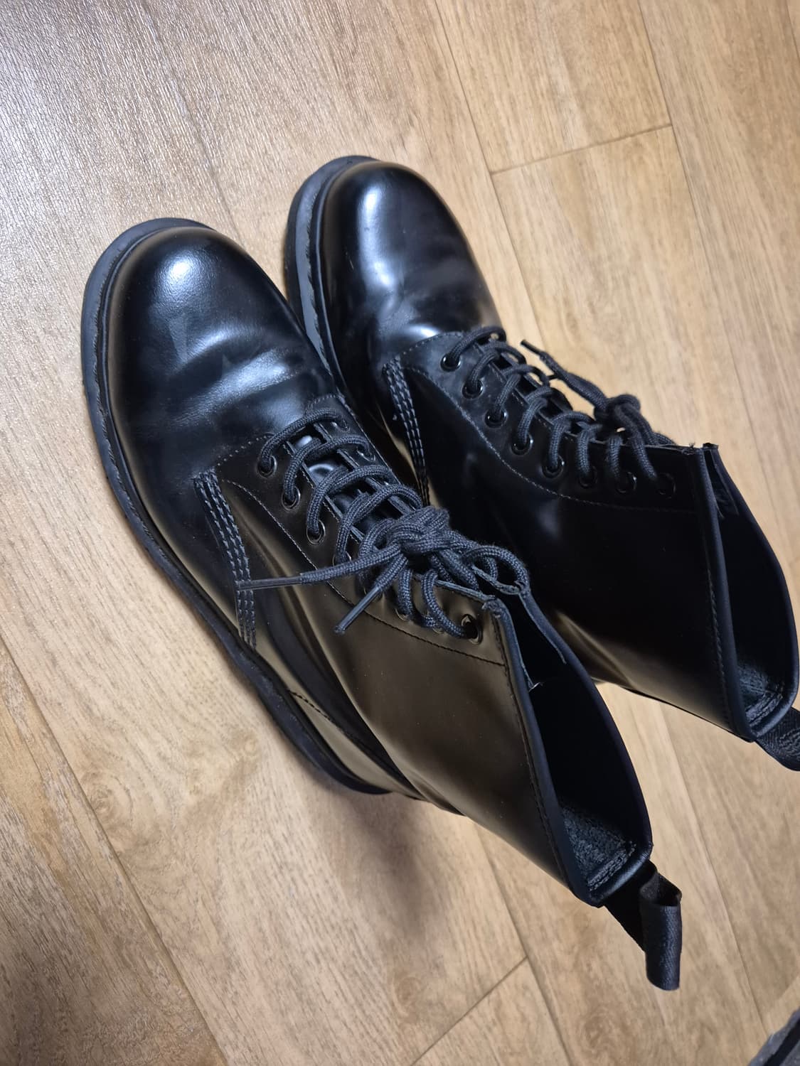 닥터마틴 1460 모노 8홀 부츠 상품이미지1