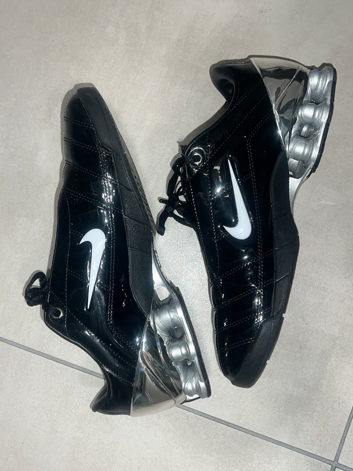 나이키 마하 암스테르담 토탈 90 샥스 마지아 블랙 앤 메탈릭 실버 상품이미지4