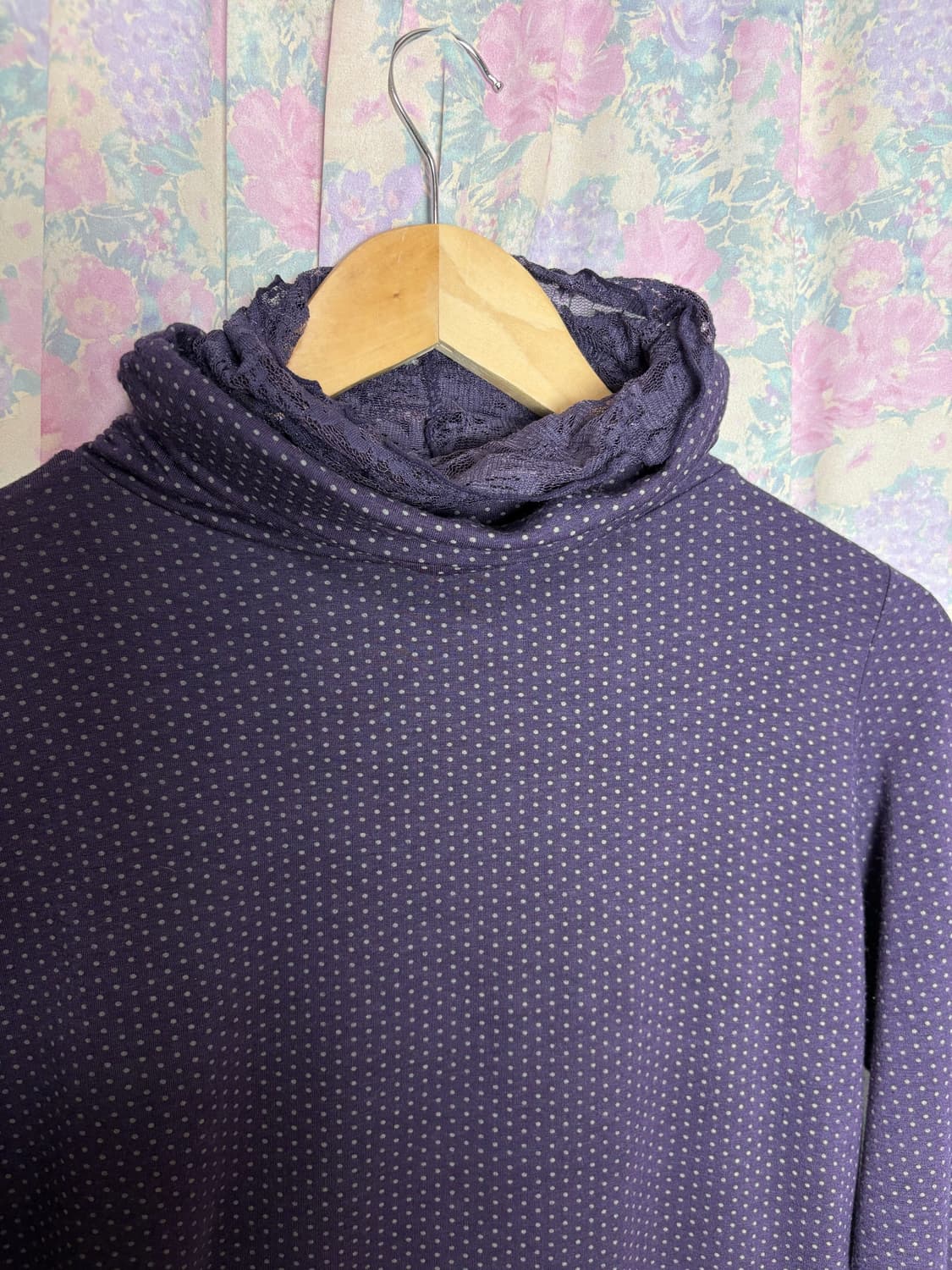 퍼플 도트 레이스 목폴라 티셔츠 상품이미지6