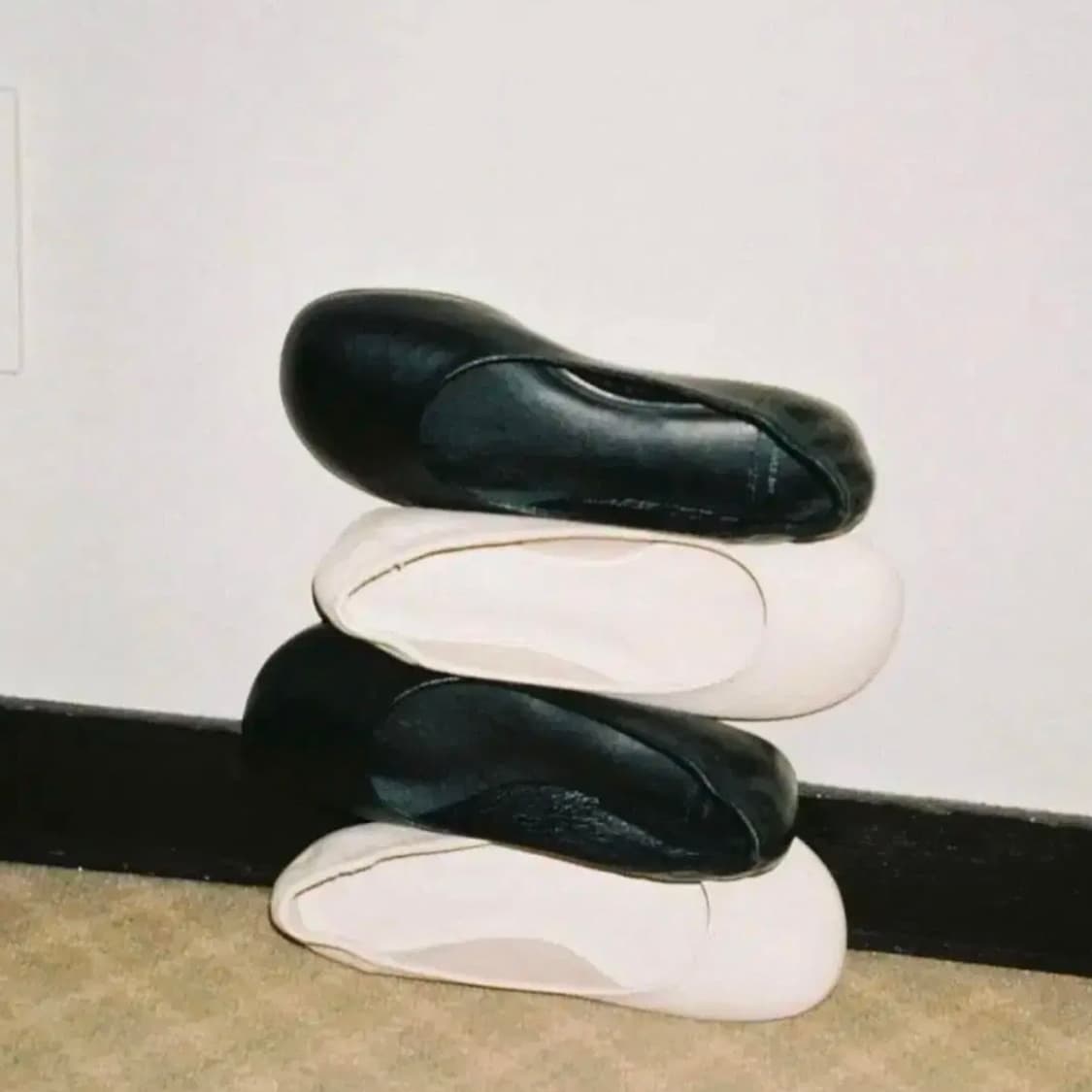 아모멘토 21ss 플랫슈즈 새상품 230 상품이미지8