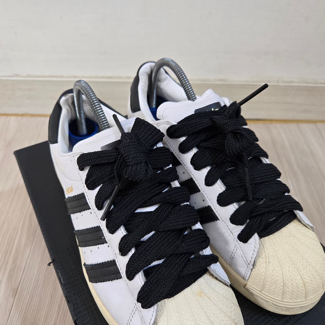 255 아디다스 슈퍼스타 레이스리스 흰검 상품이미지6