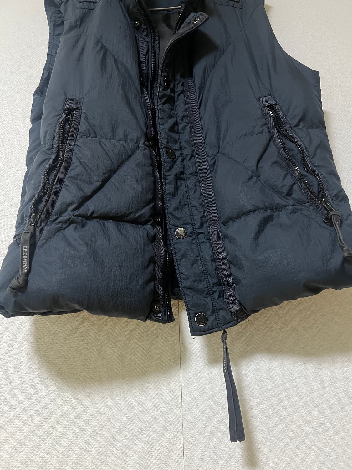 cp컴퍼니 패딩조끼 네이비 상품이미지3