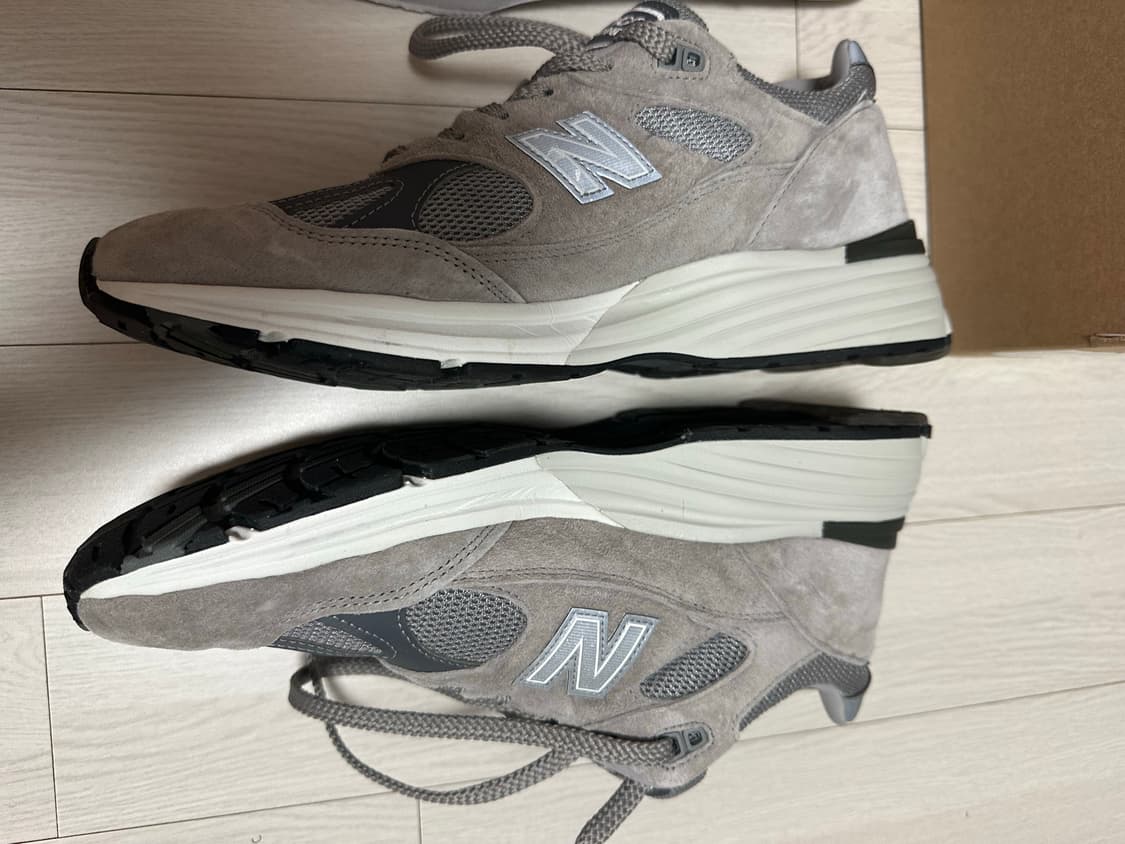 뉴발란스 991 v2 그레이 사이즈 280 팝니다 상품이미지3