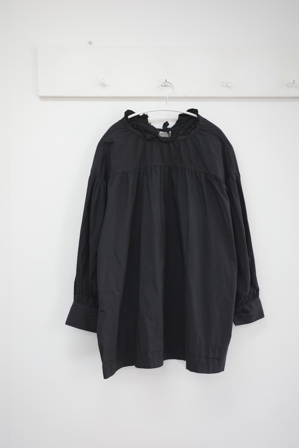 Frill black blouse 상품이미지4