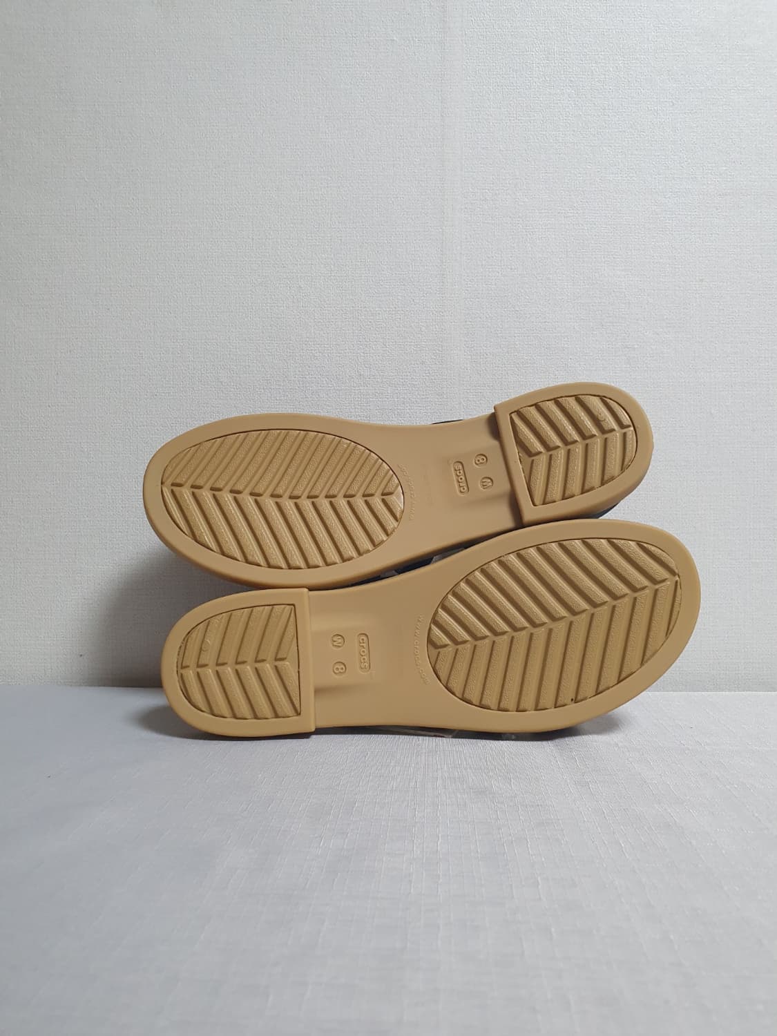 250mm 크록스 툴룸 스트랩 샌들 블랙 탄 상품이미지8