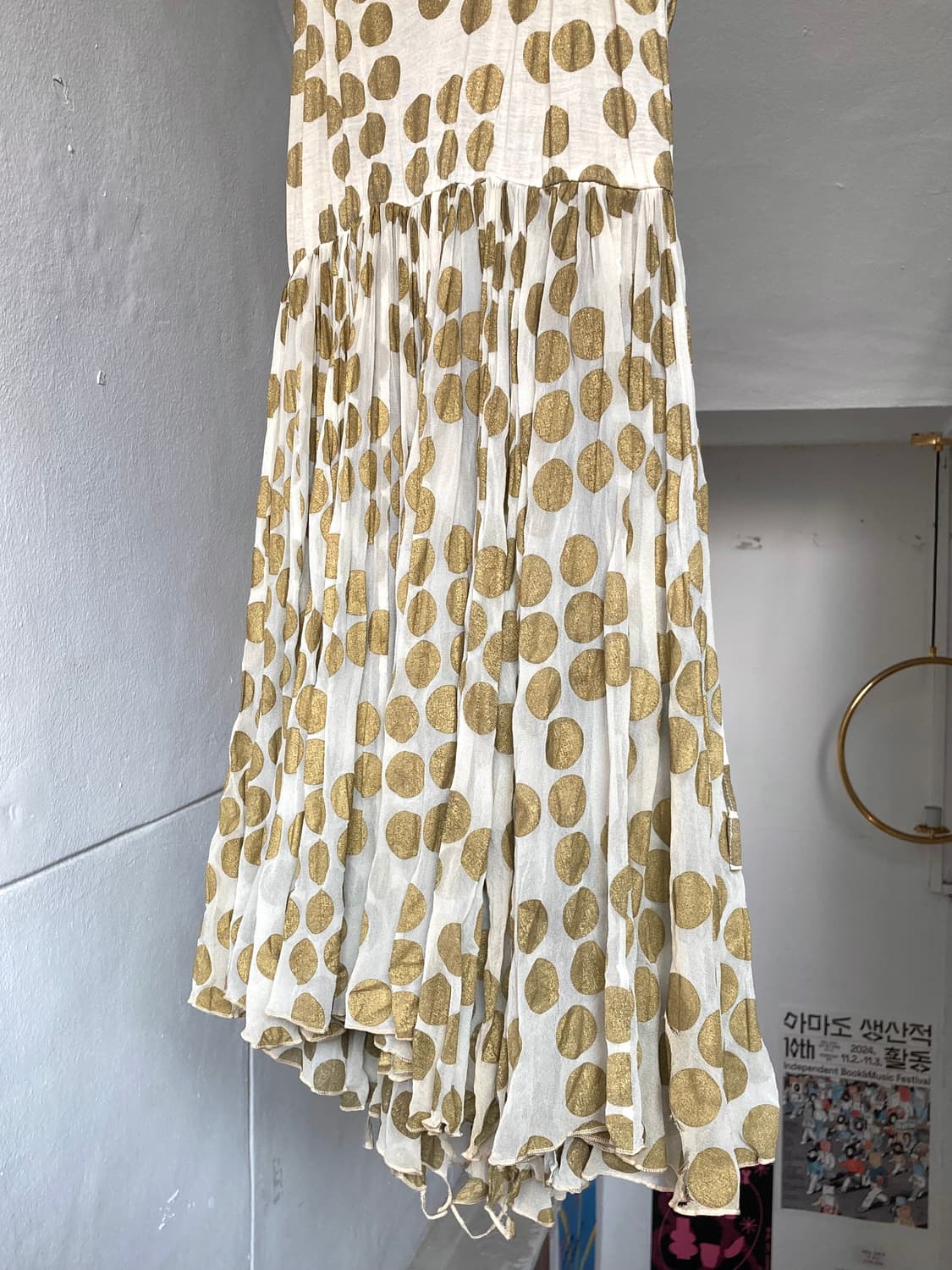 실크 100% 베이지 도트 원피스 상품이미지3