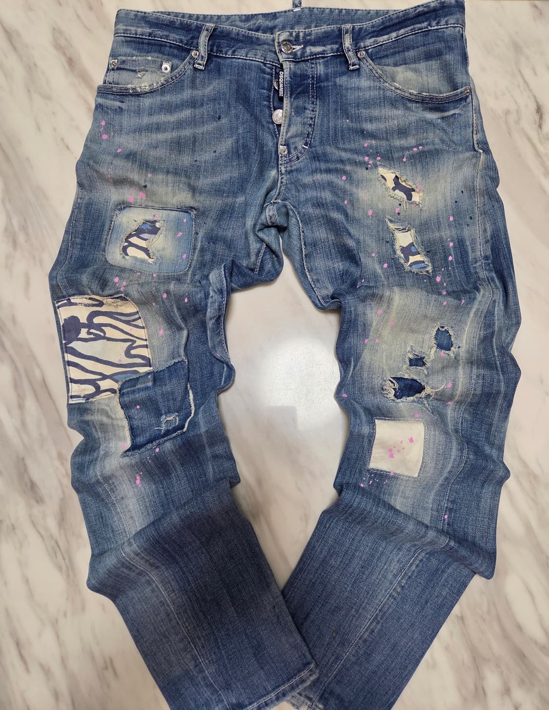 디스퀘어드 핑크페인트 메탈 패치 데님팬츠 상품이미지1