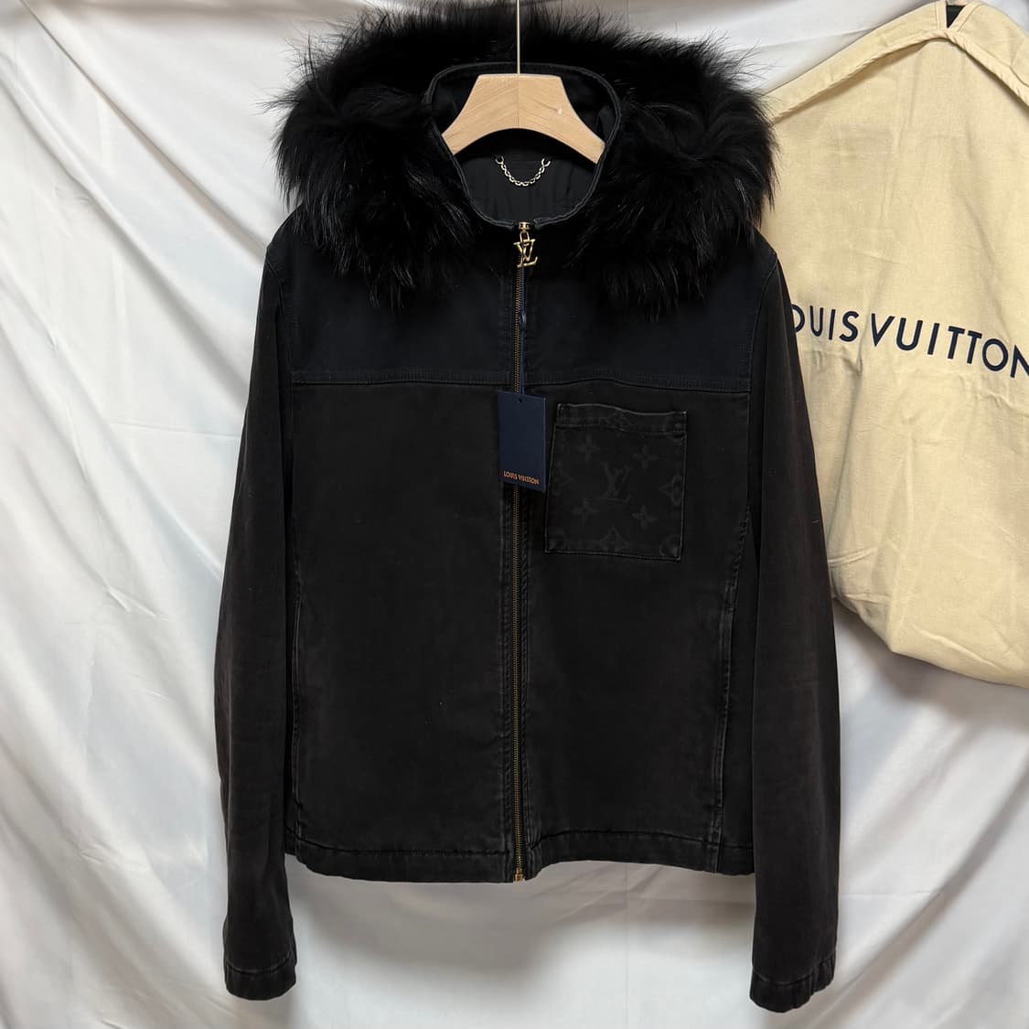 [미사용/56] 루이비통 모노그램 데님 퍼 후드 블랙 자켓 상품이미지1