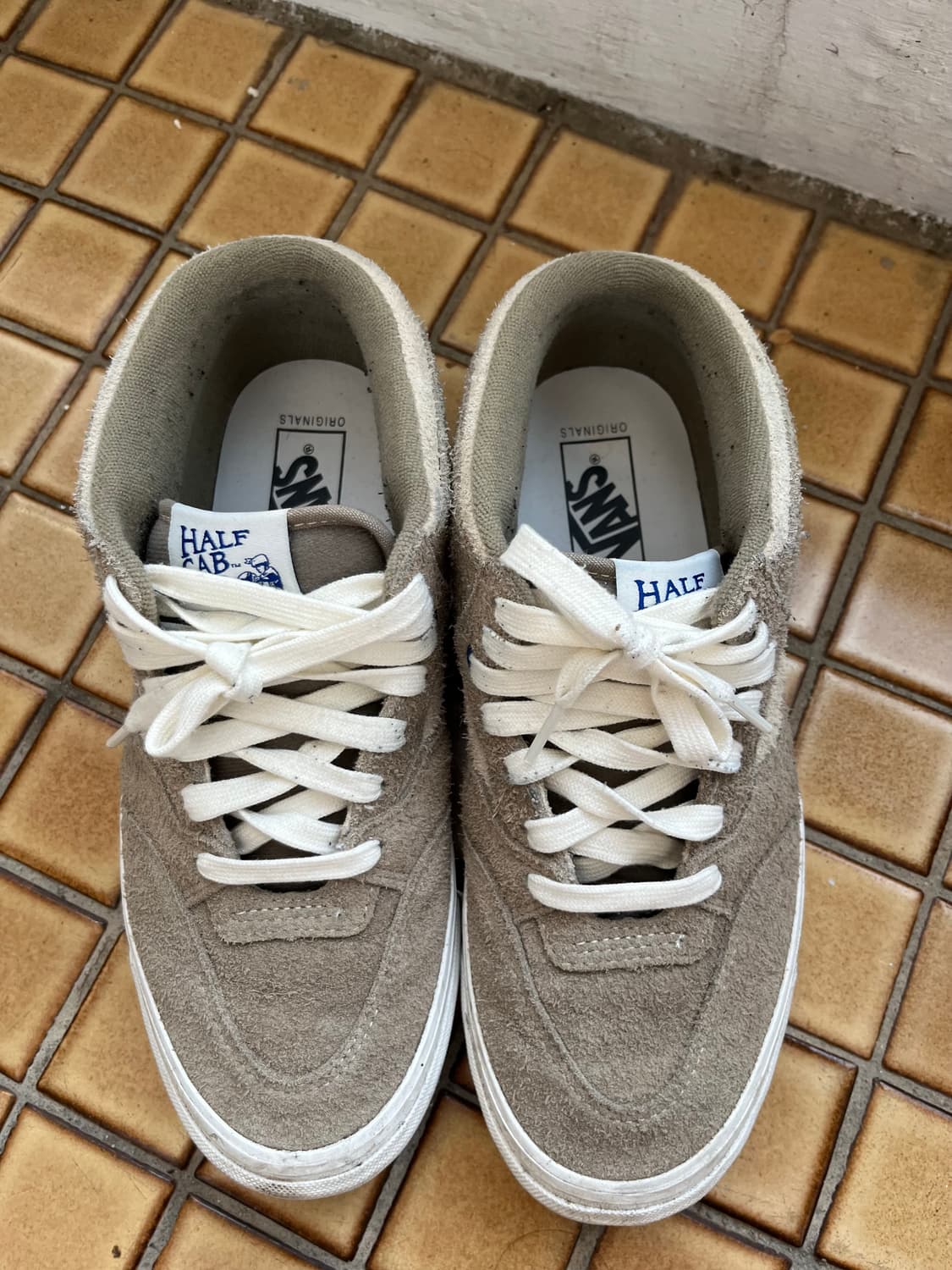 반스 하프캡 헤어리 스웨이드 카키 265 상품이미지1