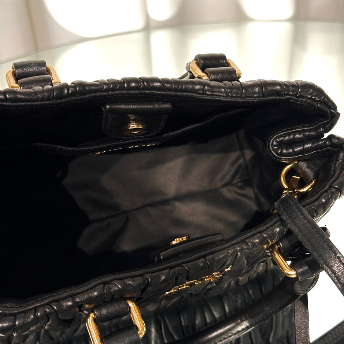 [정품] 미우미우 마테라쎄 나파 레더 아르카디 토트백 5BA259 상품이미지8