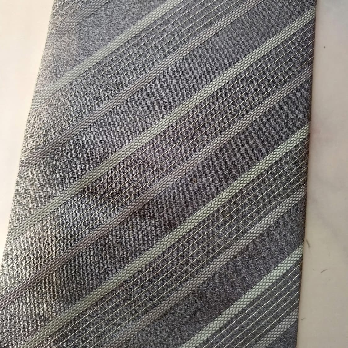 입생로랑 실크 그레이 스트라이프 넥타이 9.7cm A등급 K1917
 상품이미지9