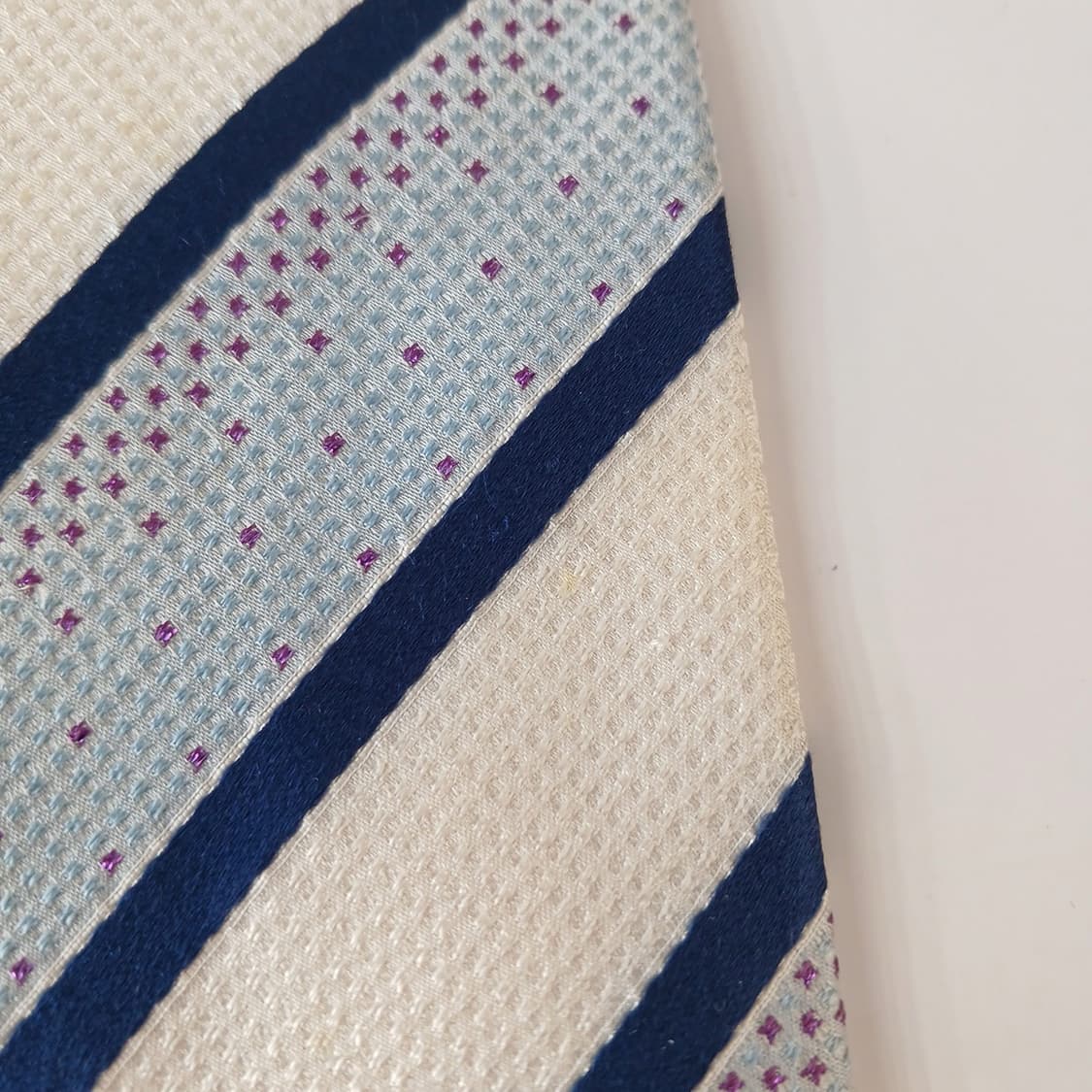 니나리치 실크 아이보리 스트라이프 넥타이 9.2cm A등급 A19459
 상품이미지5