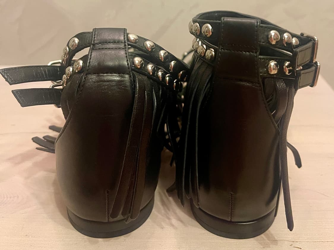 생 로랑Saint Laurent스터드 프린지 가죽 플랫 샌들 (36.5) 상품이미지3