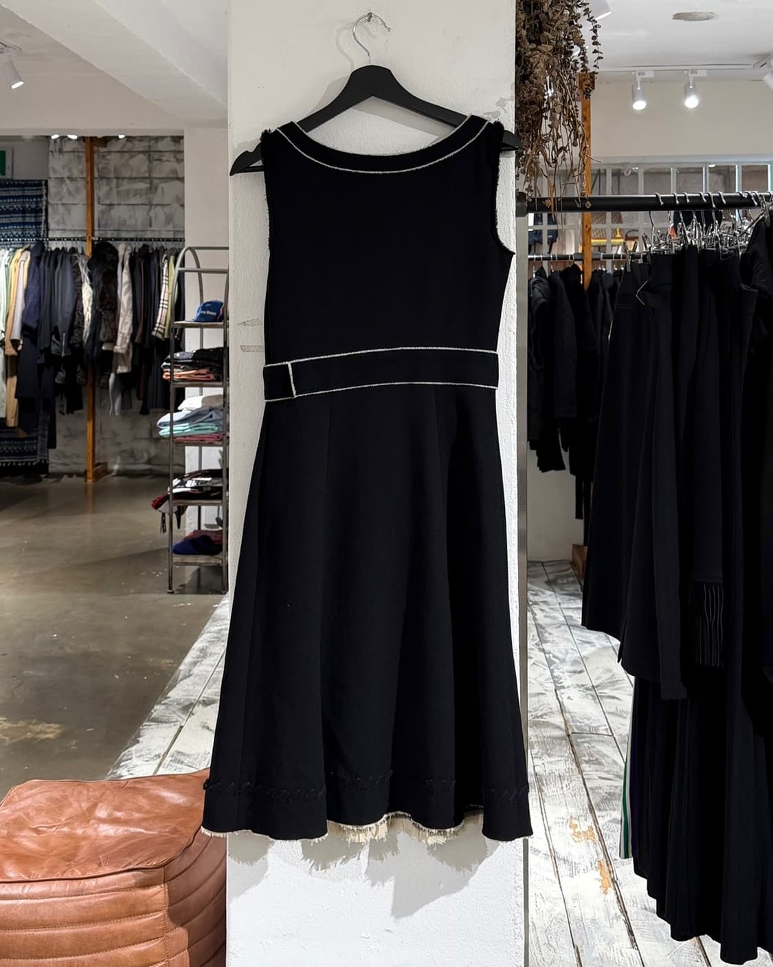 프라다 블랙 벨트 플레어 미디 드레스 상품이미지6