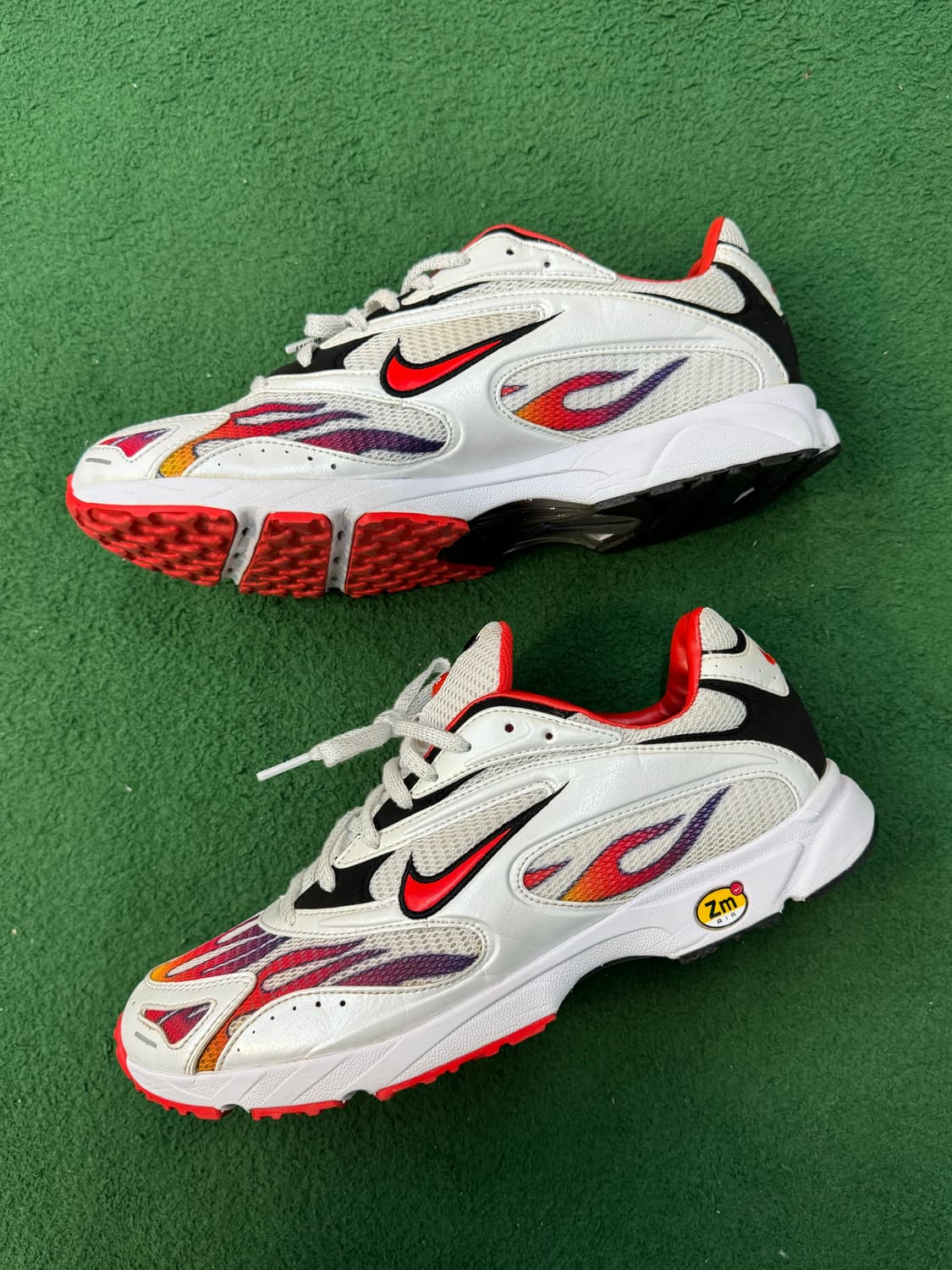 [270] 나이키 x 슈프림 줌 스트릭 스펙트럼 플러스 화이트 상품이미지4