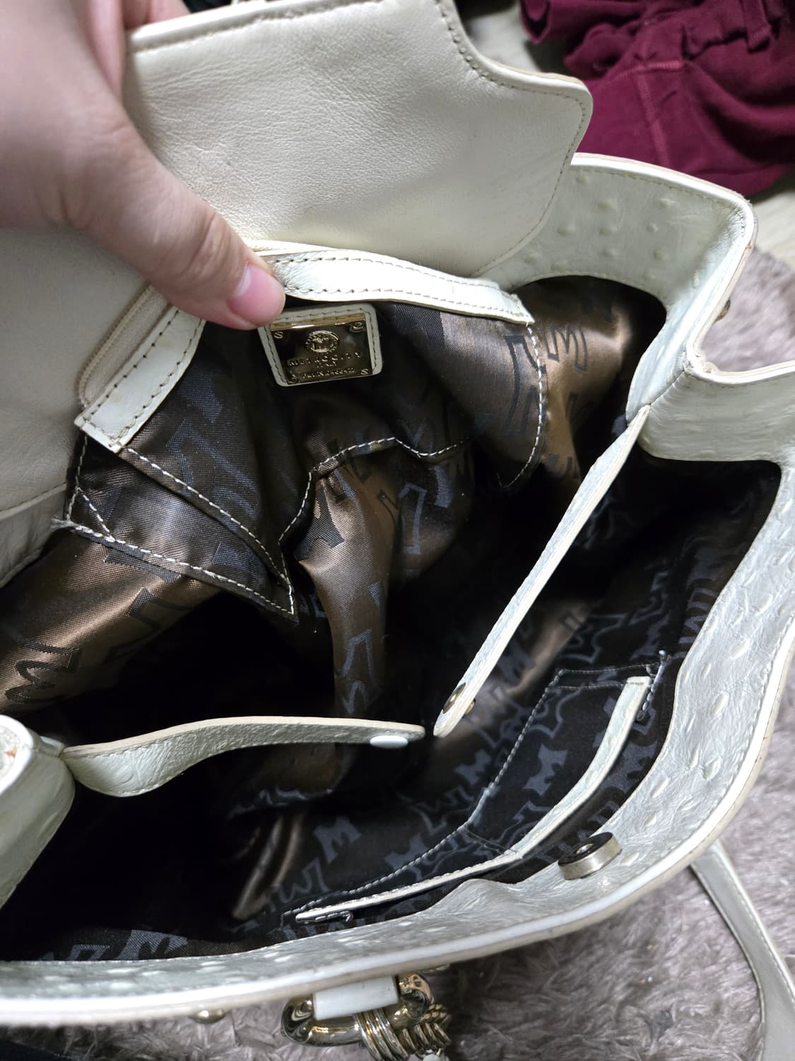 메트로시티 핸드백 토트백 가방 빈티지

2k 체인 도트 화이트 상품이미지4