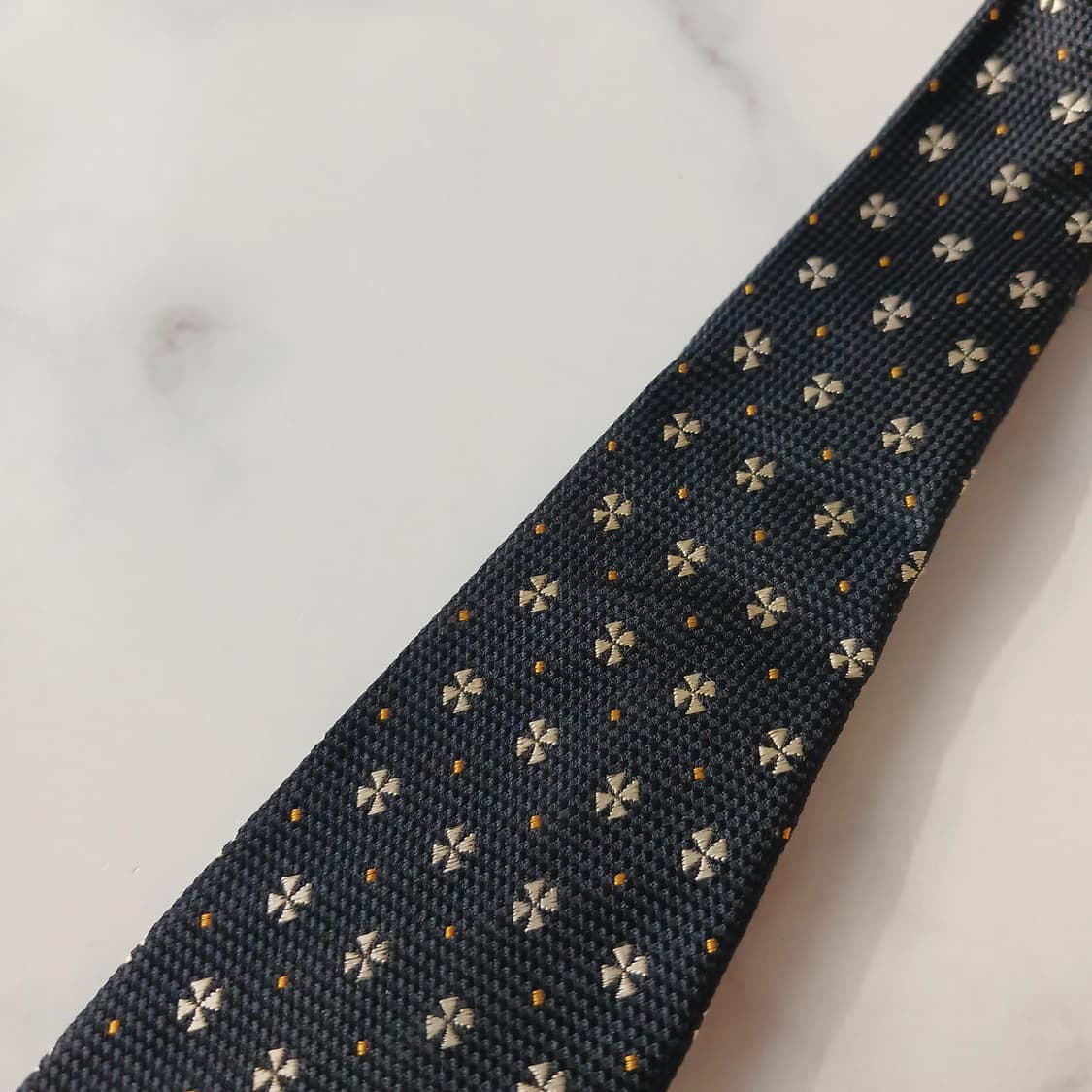 아쿠아스큐텀 실크 네이비 패턴 넥타이 9.6cm A~B등급 E720
 상품이미지10