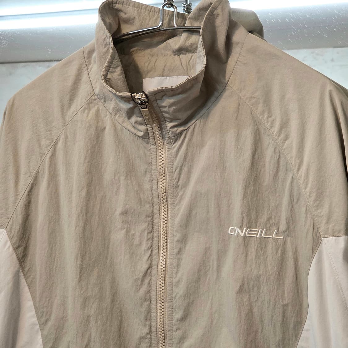 오닐 그레이 그린 배색 바람막이 상품이미지3