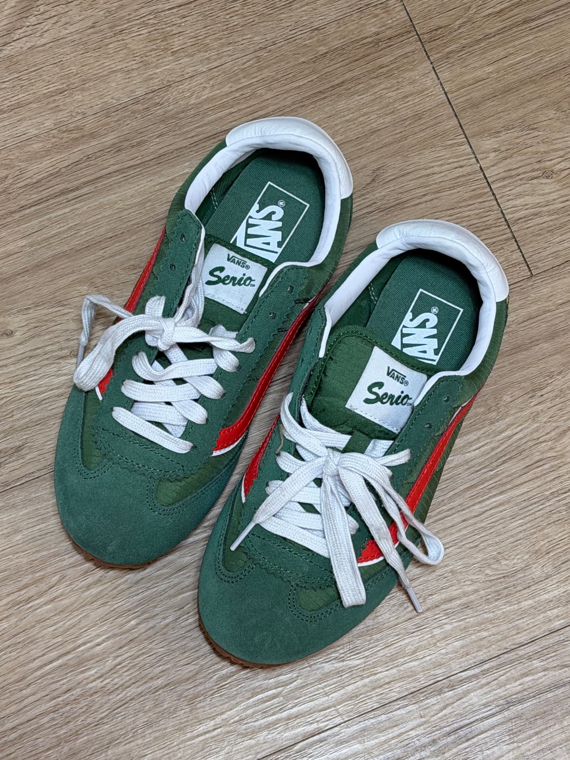 반스 세리오 스니커즈 240 상품이미지2