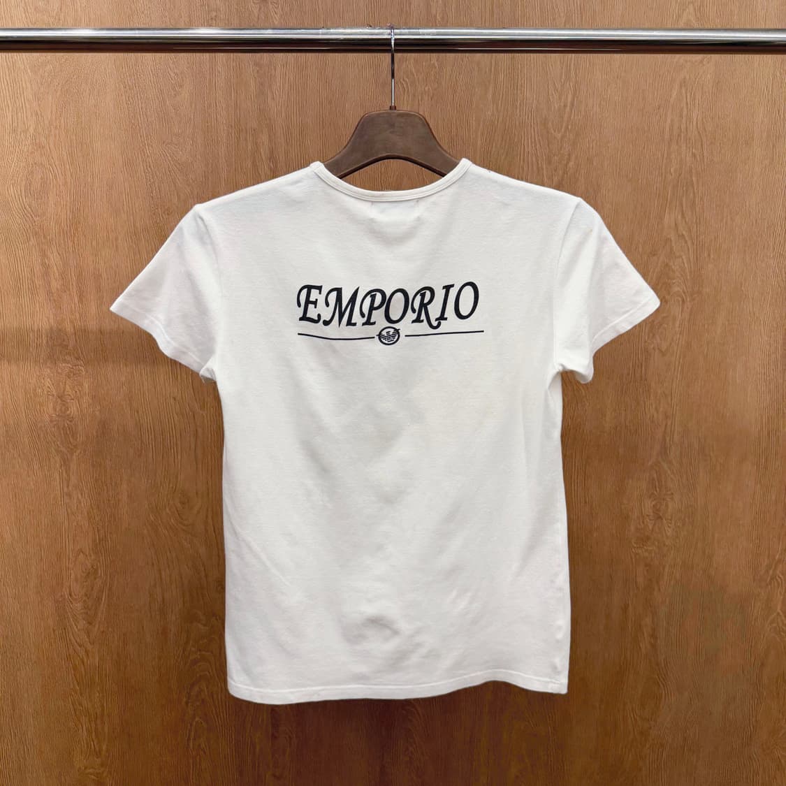 엠포리오 아르마니 라운드넥 반팔 티셔츠 백 로고 레터링 디테일 화이트 상품이미지3