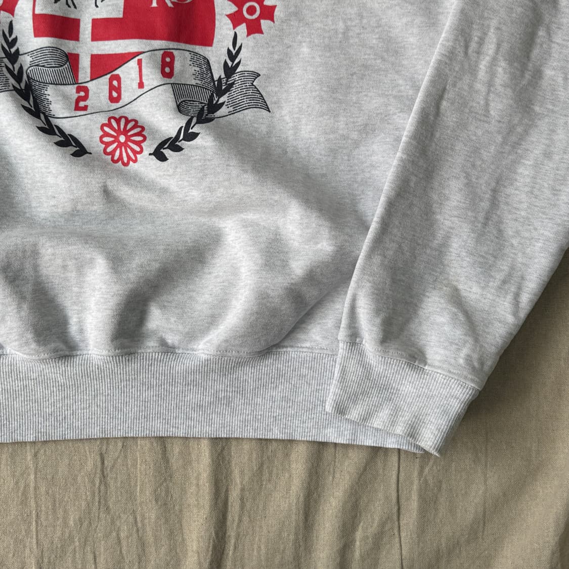  마르디메크르디 애쉬헤더 빅로고 맨투맨 F 상품이미지4