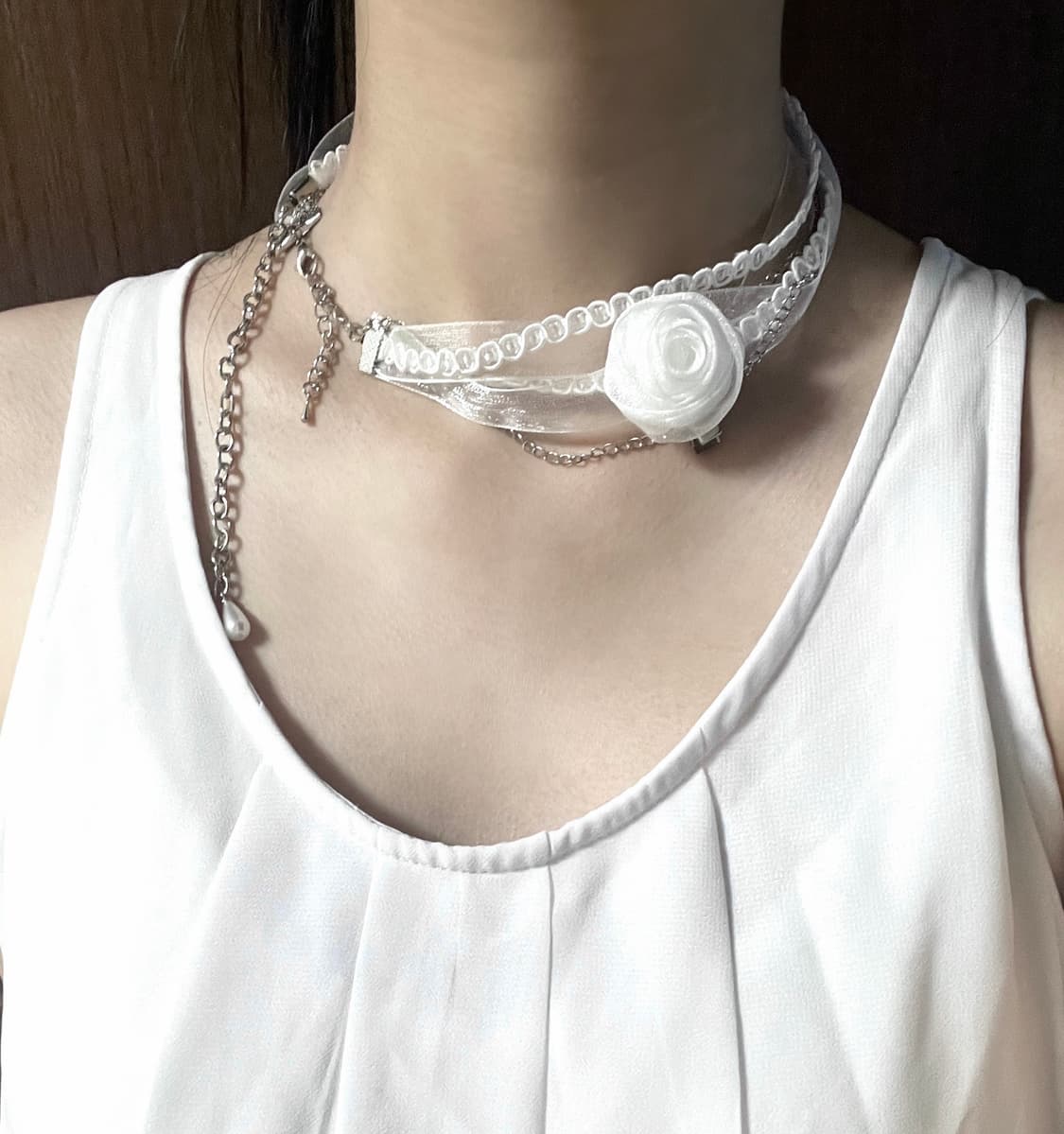 handmade white rose necklace 상품이미지1