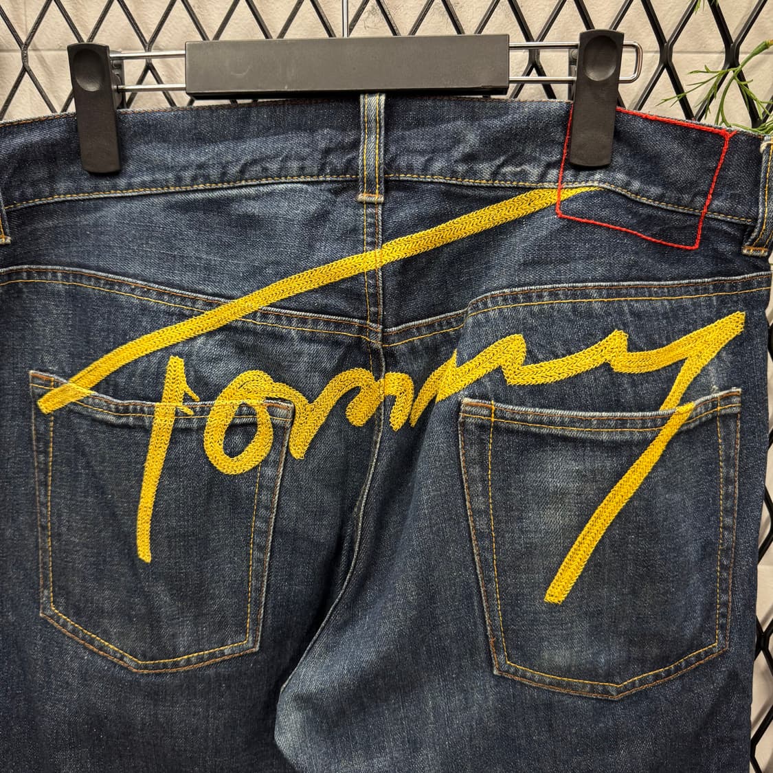 타미힐피거 데님 팬츠 후면 레터링 빅 로고 포인트 중청 상품이미지5