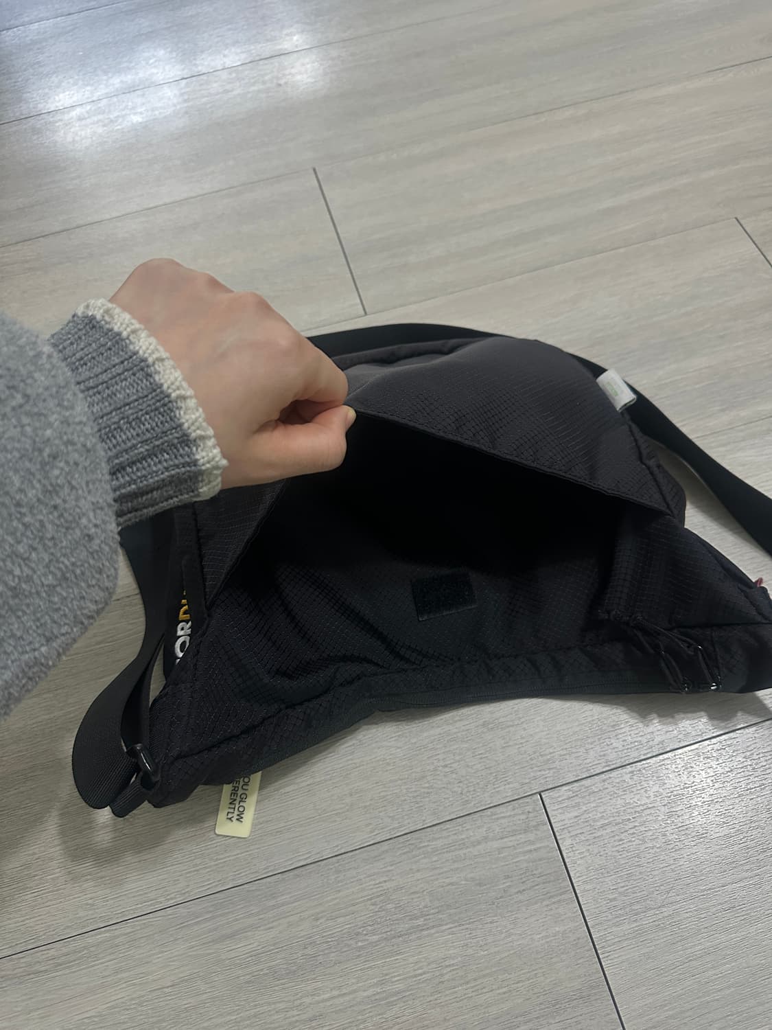 슈프림 스몰메신저백 블랙 22s 상품이미지5