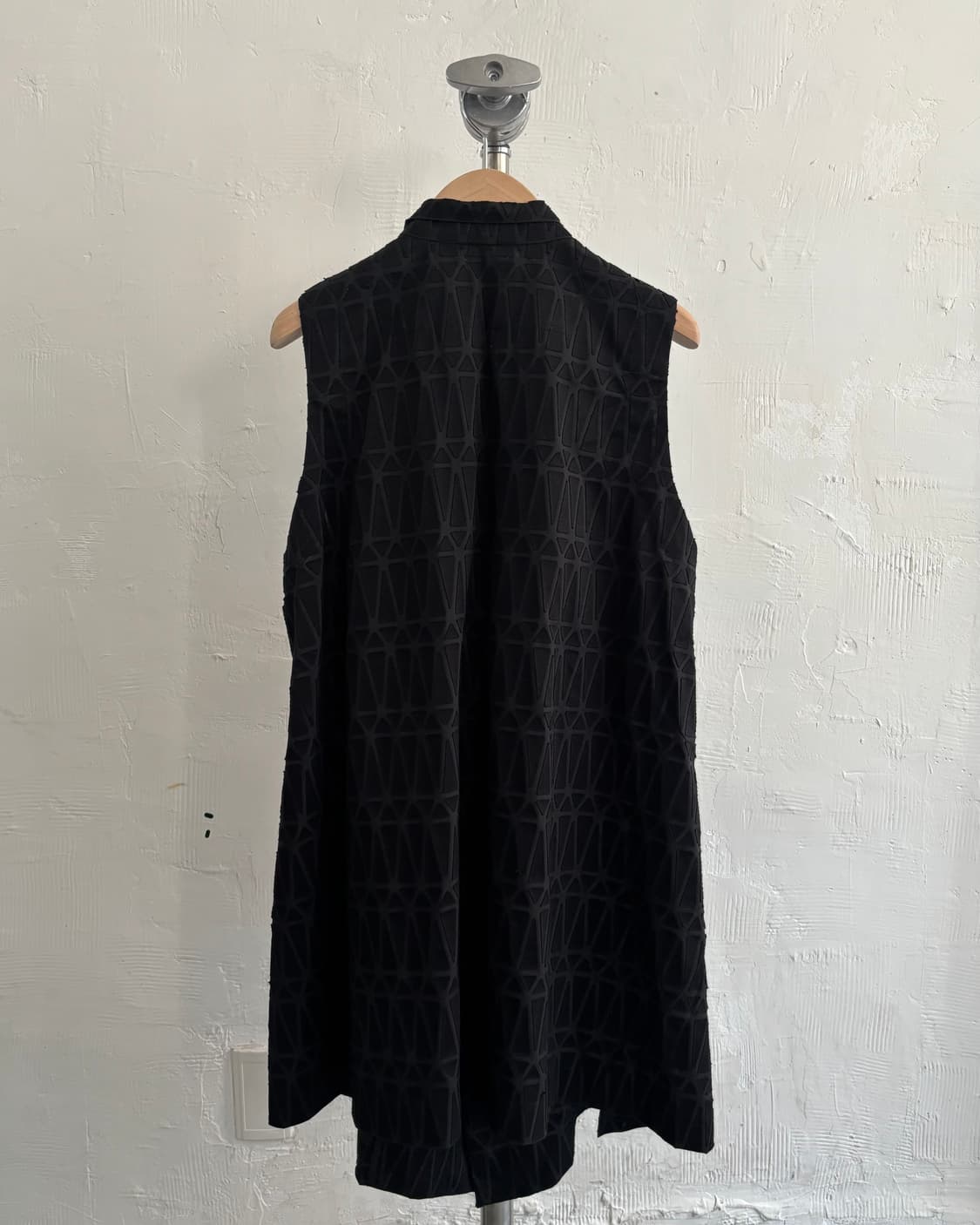 ISSEY MIYAKE 이세이 미야케 언발란스 드레이프 슬리브리스 원피스 상품이미지9