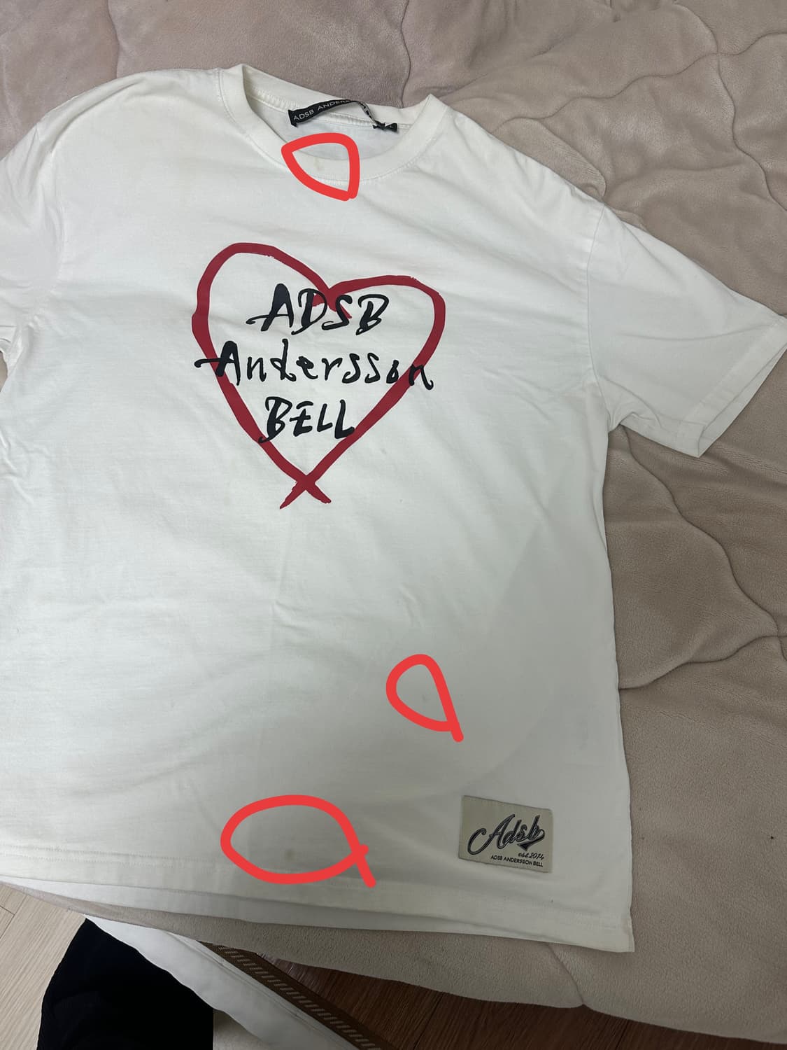 ADSB 앤더슨벨 유니섹스 하트 켈리 로고 티셔츠 화이트 상품이미지3