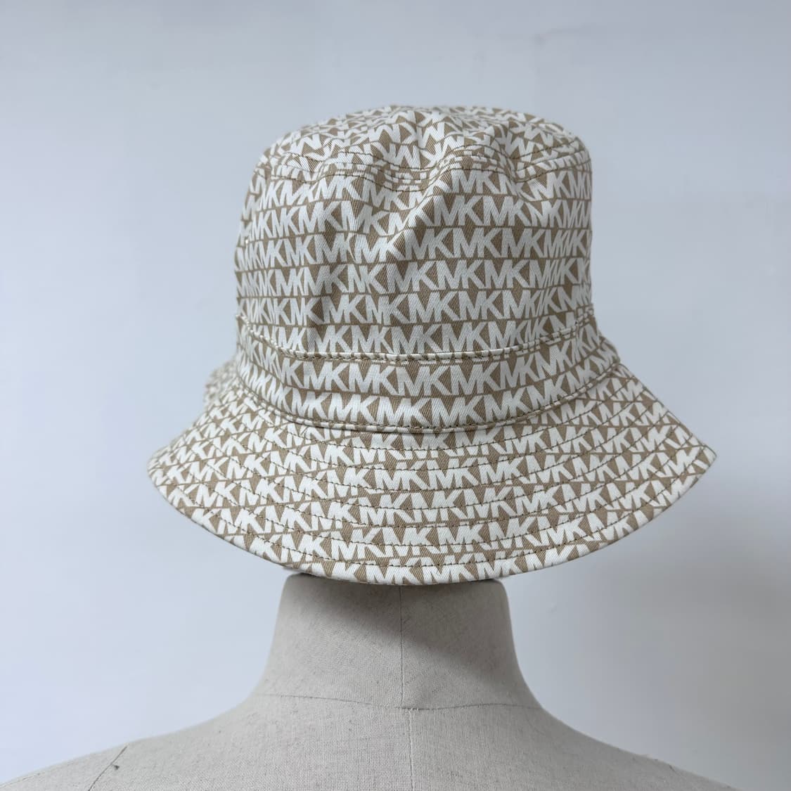 마이클코어스 시그니처 MK로고 여성 버킷햇 벙거지 모자 상품이미지5