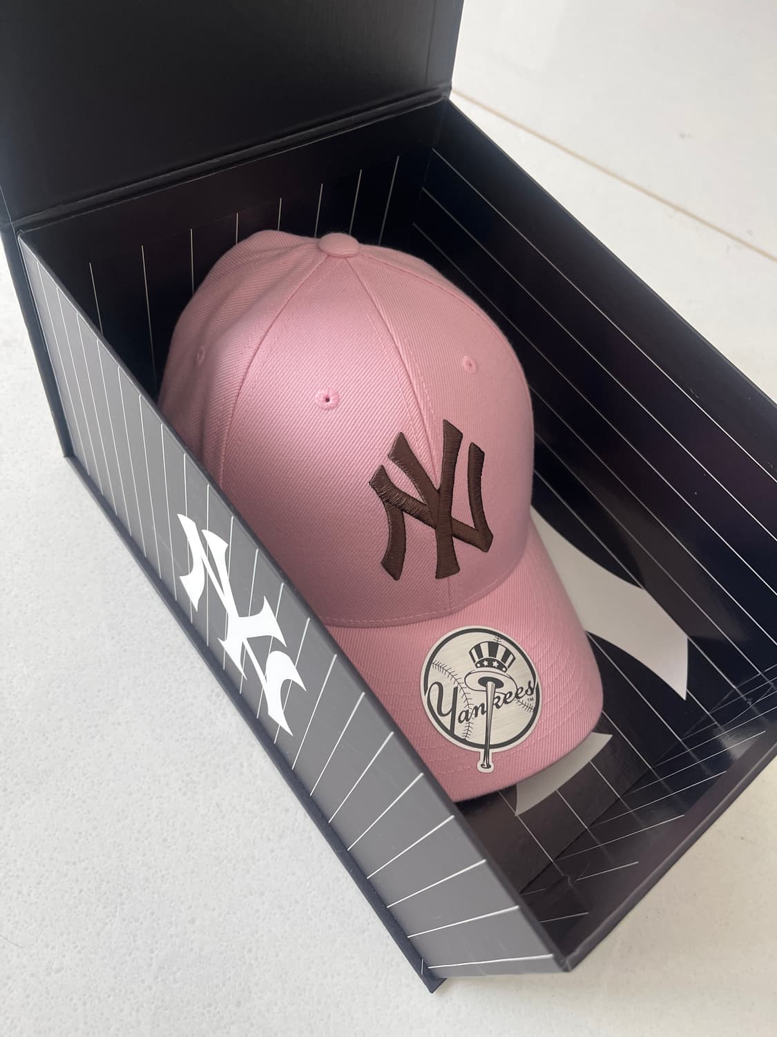 [카리나&TWS PICK]시그니처 스트럭쳐 볼캡 뉴욕양키스 상품이미지1