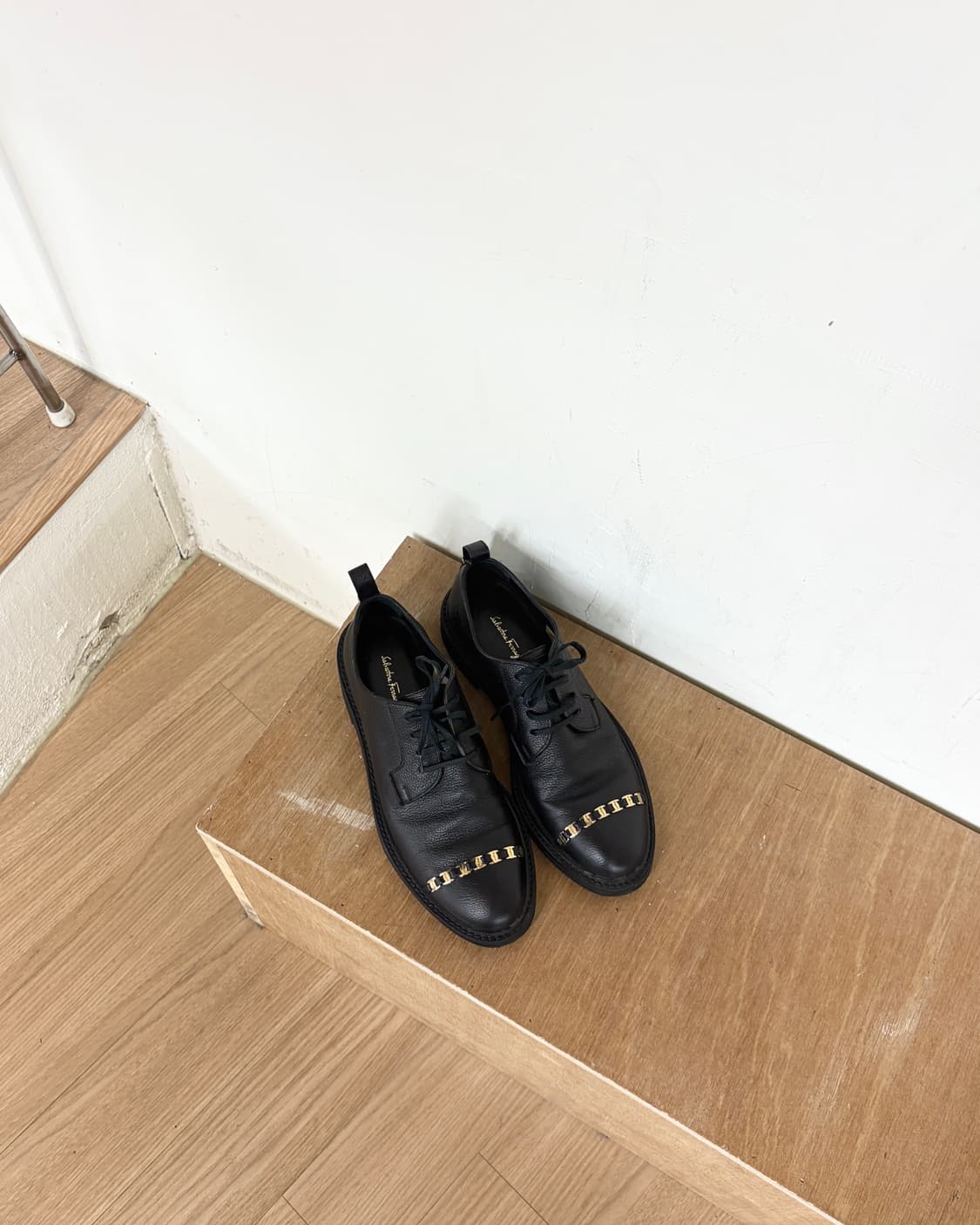 페라가모 블랙 폴리코로 레더 로퍼 상품이미지1