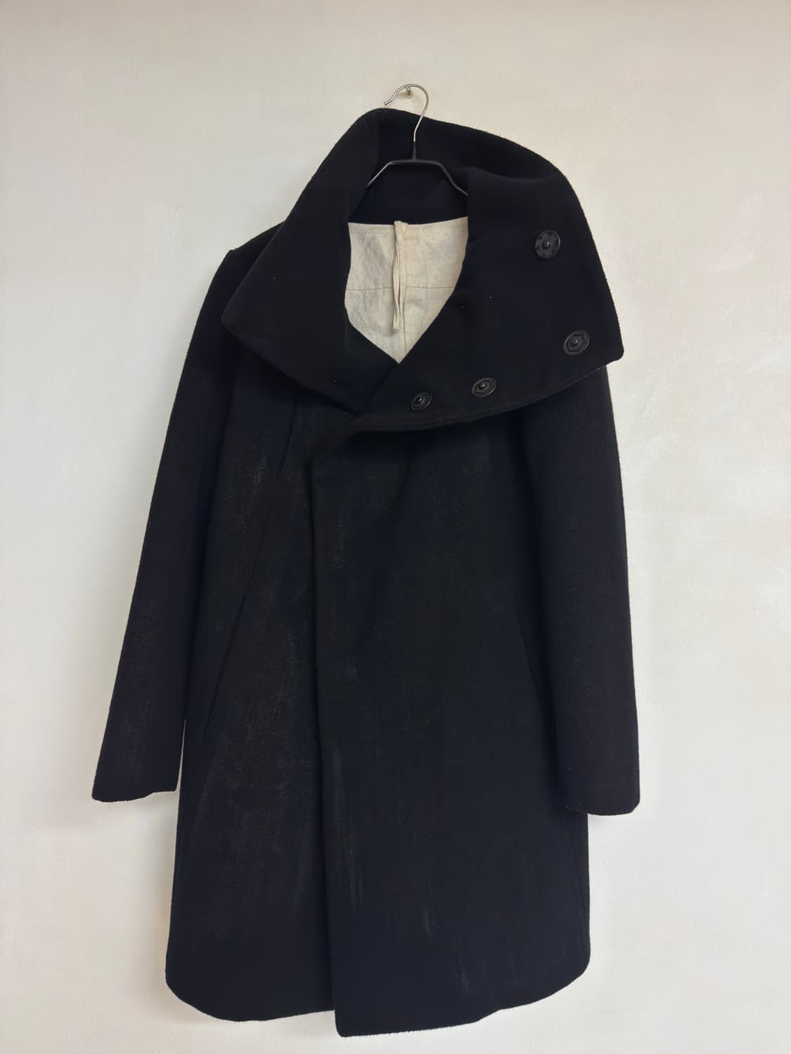 착샷ㅇ) 더 비리디 안느 왁스드 하이넥 코트 상품이미지3