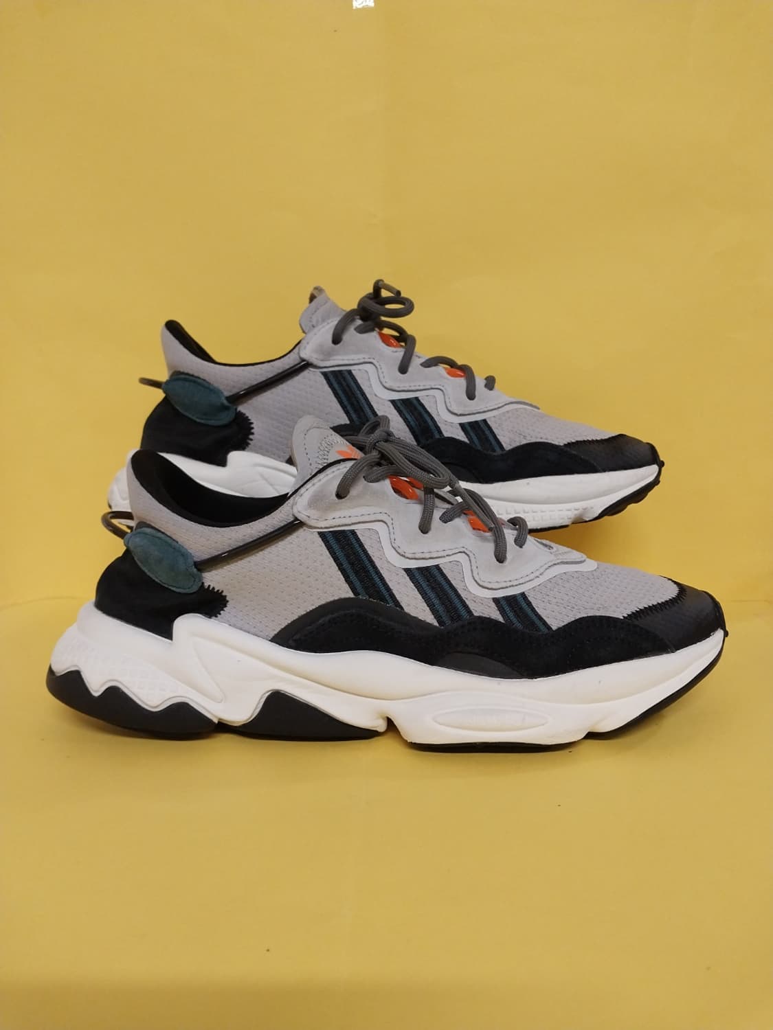 남성 아디다스 오즈위고 그레이블랙 유틸리티 그린 운동화 (260) 상품이미지3