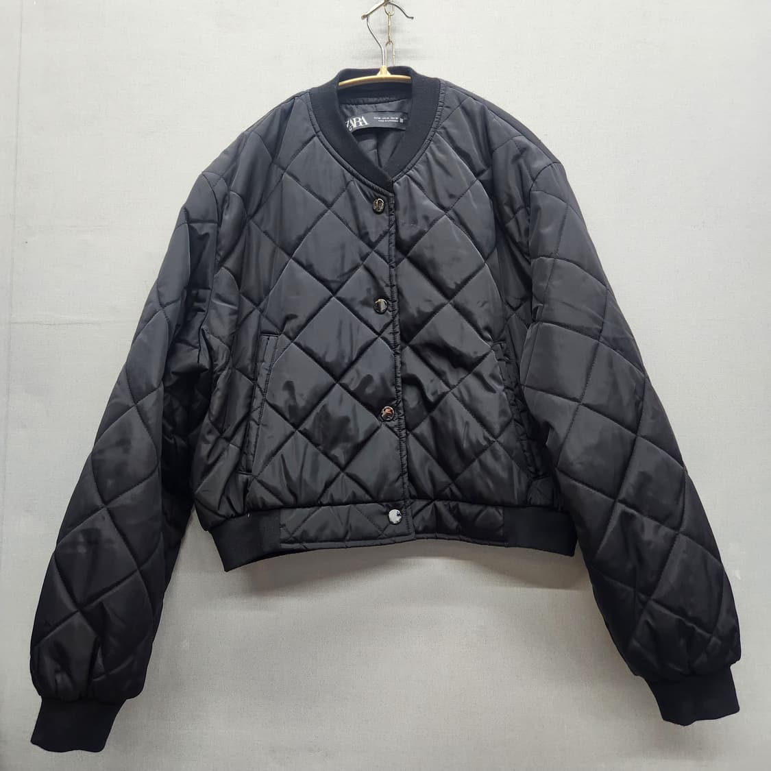 자라 ZARA 다이아몬드 퀄팅 크롭 봄버자켓 M(L) 상품이미지1