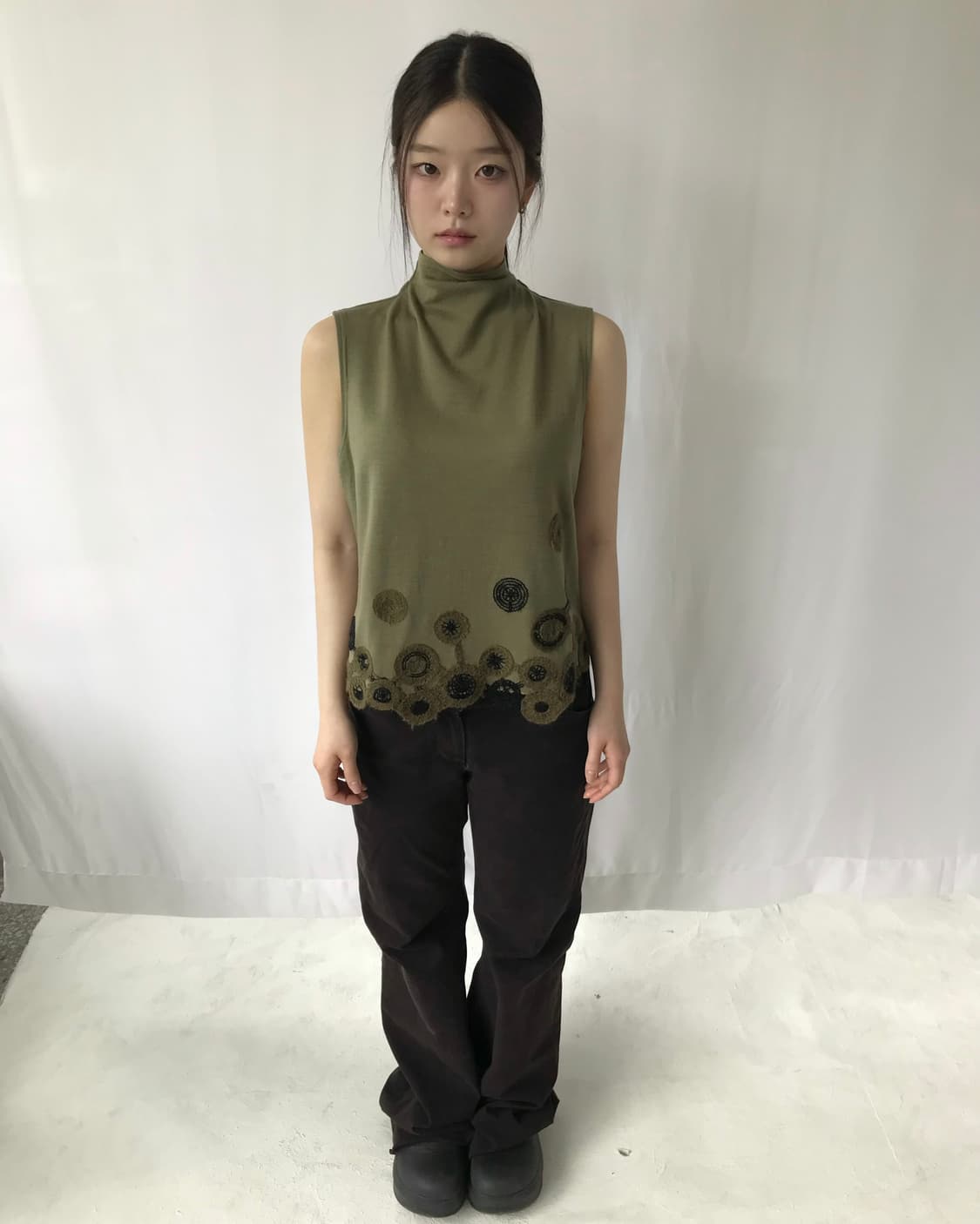 올리브 자수 나시 상품이미지1