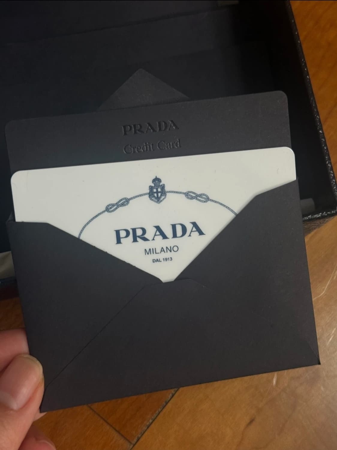 프라다 블랙 사피아노 장지갑, 미세 스크레치 상품이미지6