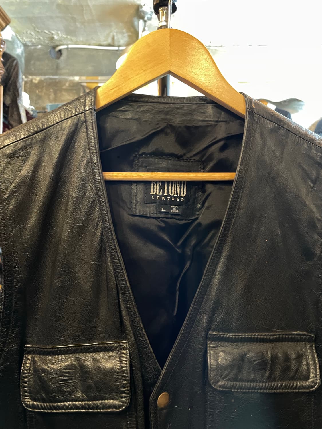 BEYOND 리얼 레더 헌팅 베스트 블랙 상품이미지2