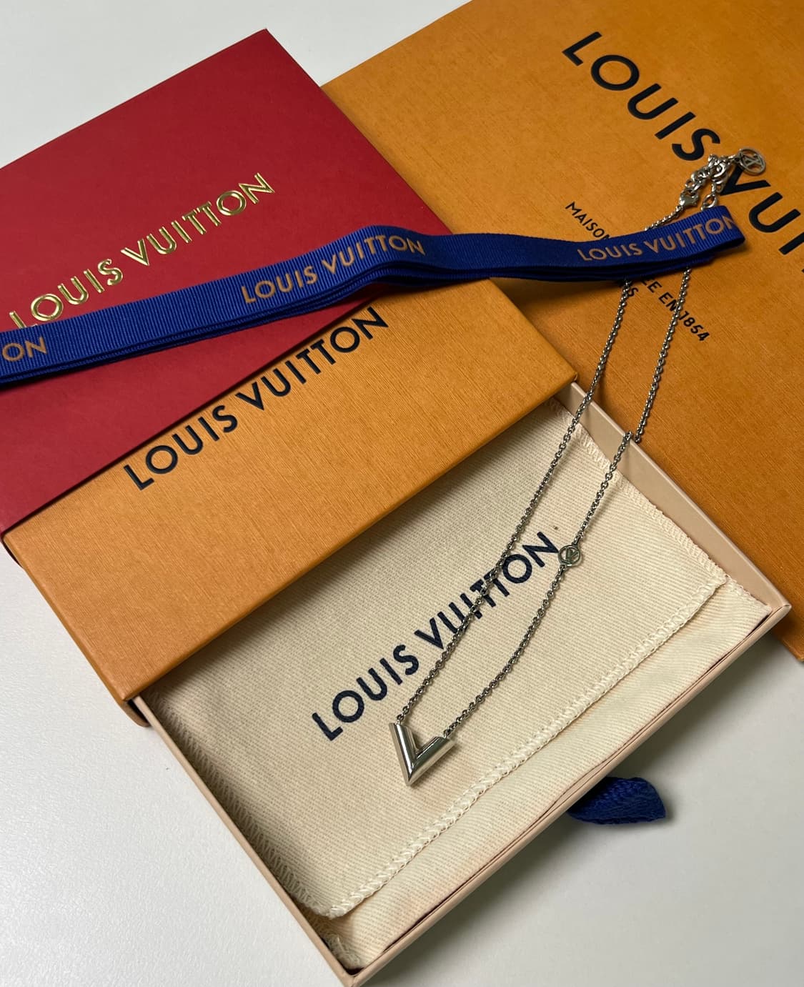 [정품] 루이비통 에센셜 V 목걸이 실버 상품이미지1