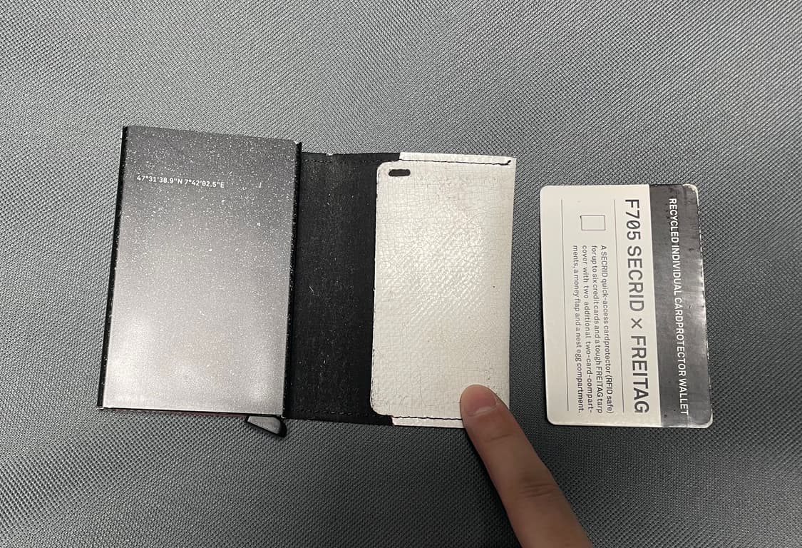 프라이탁 시크리드 흰/빨 상품이미지3