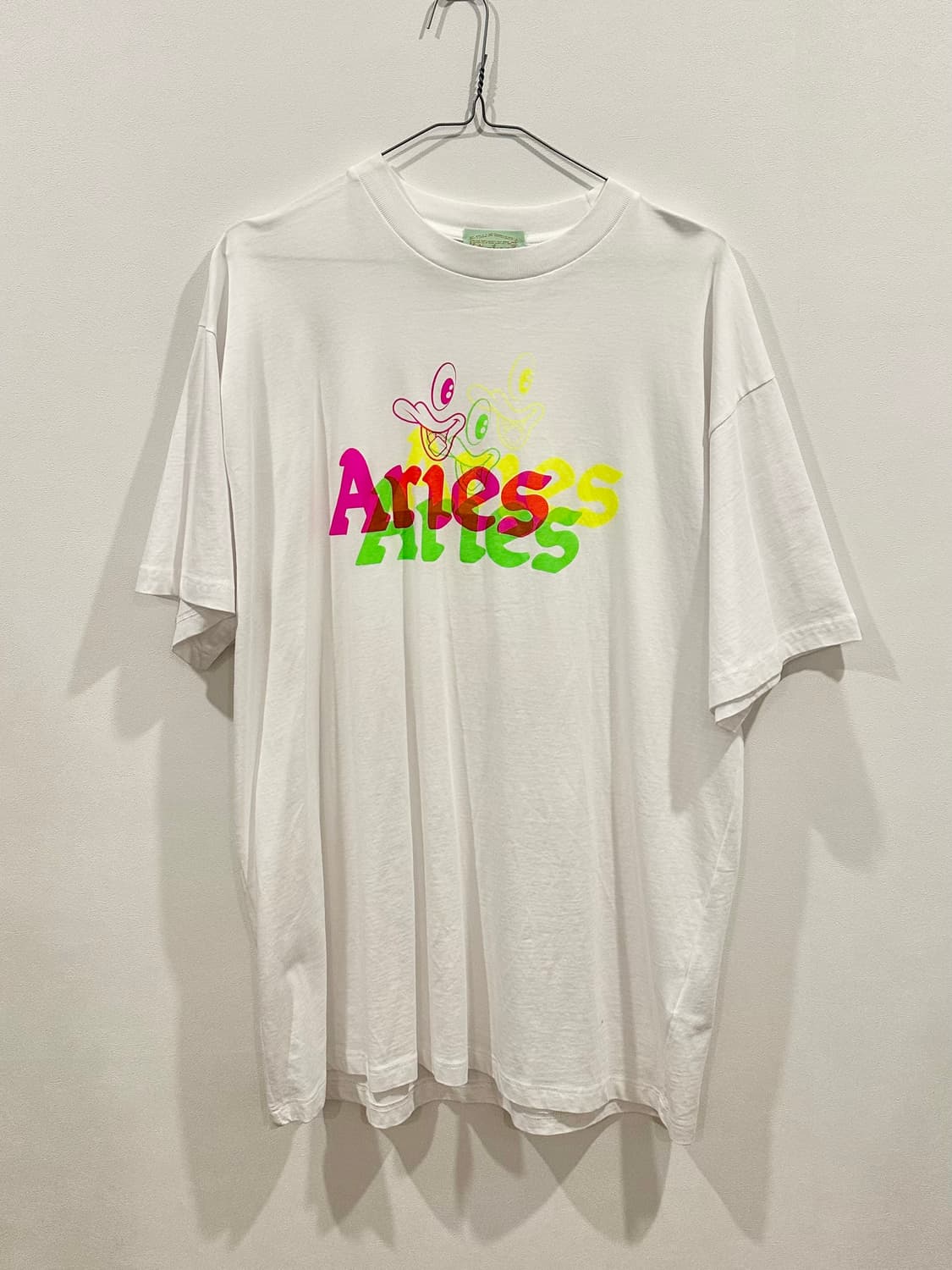 [새상품] Aries 네온 프린트 티셔츠 L 상품이미지1
