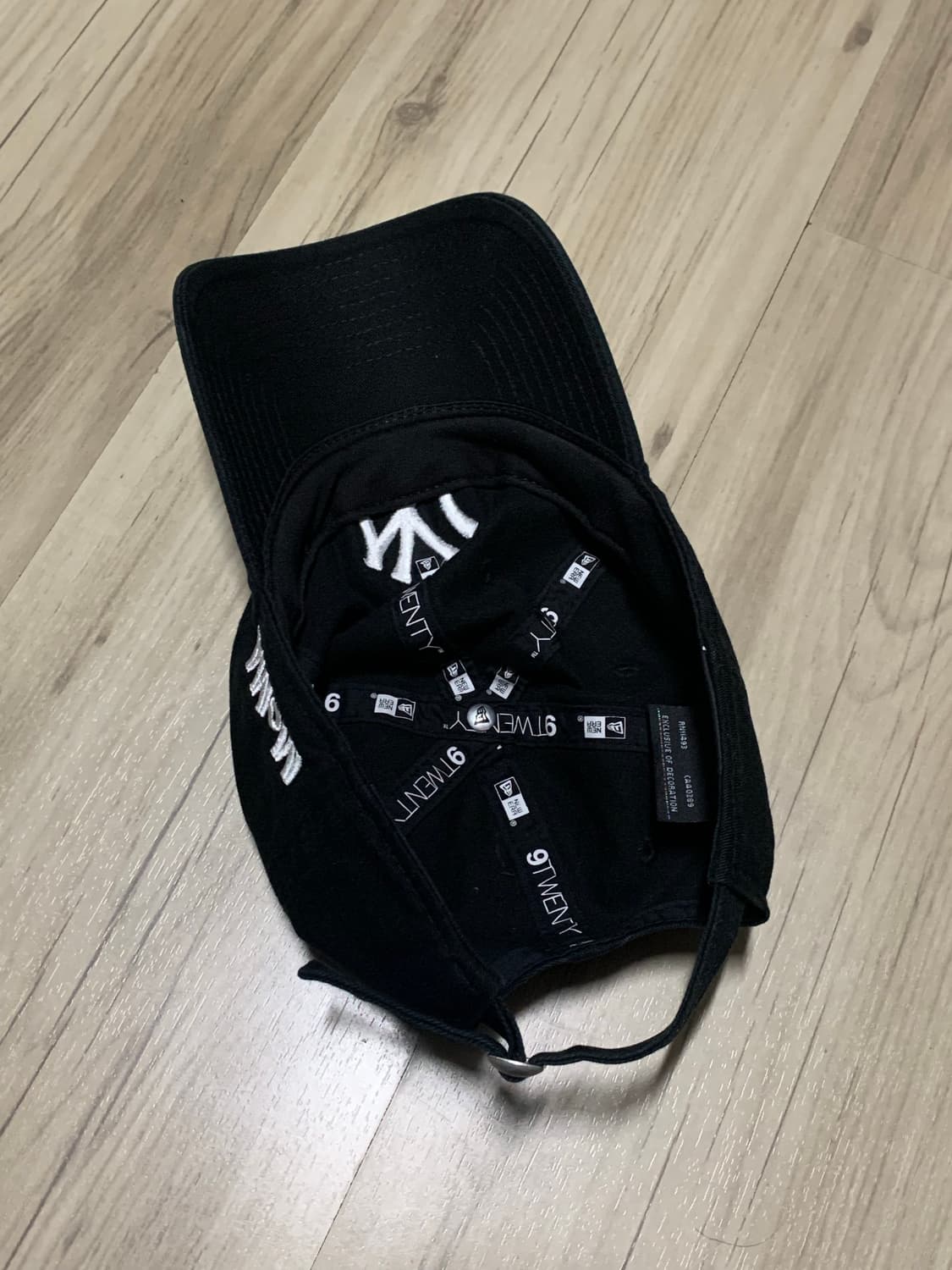 뉴에라 모마 볼캡 블랙 상품이미지3