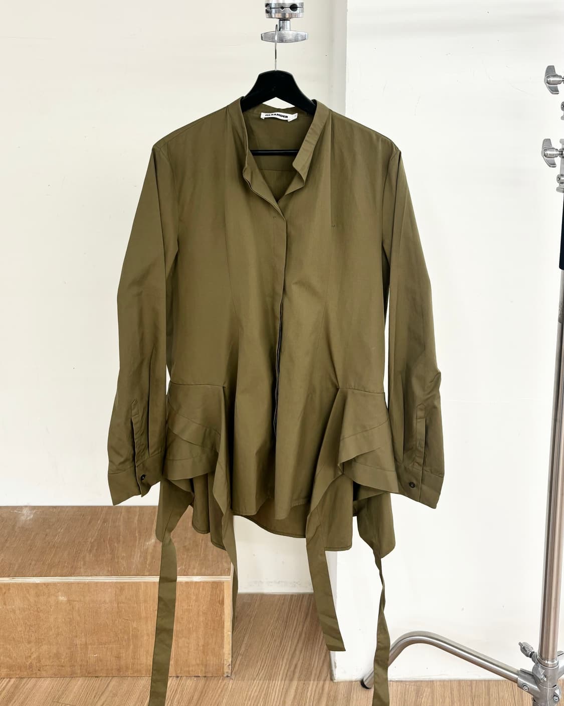 질샌더 카키 셔링 랩 셔츠 상품이미지1