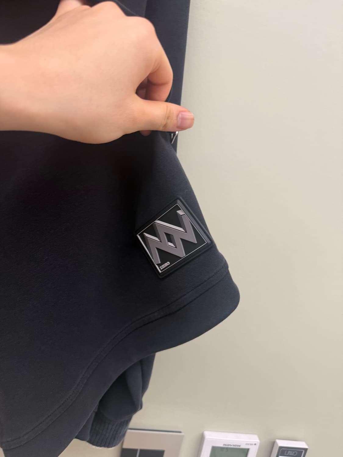 송지오 블랙 후드티 상품이미지4