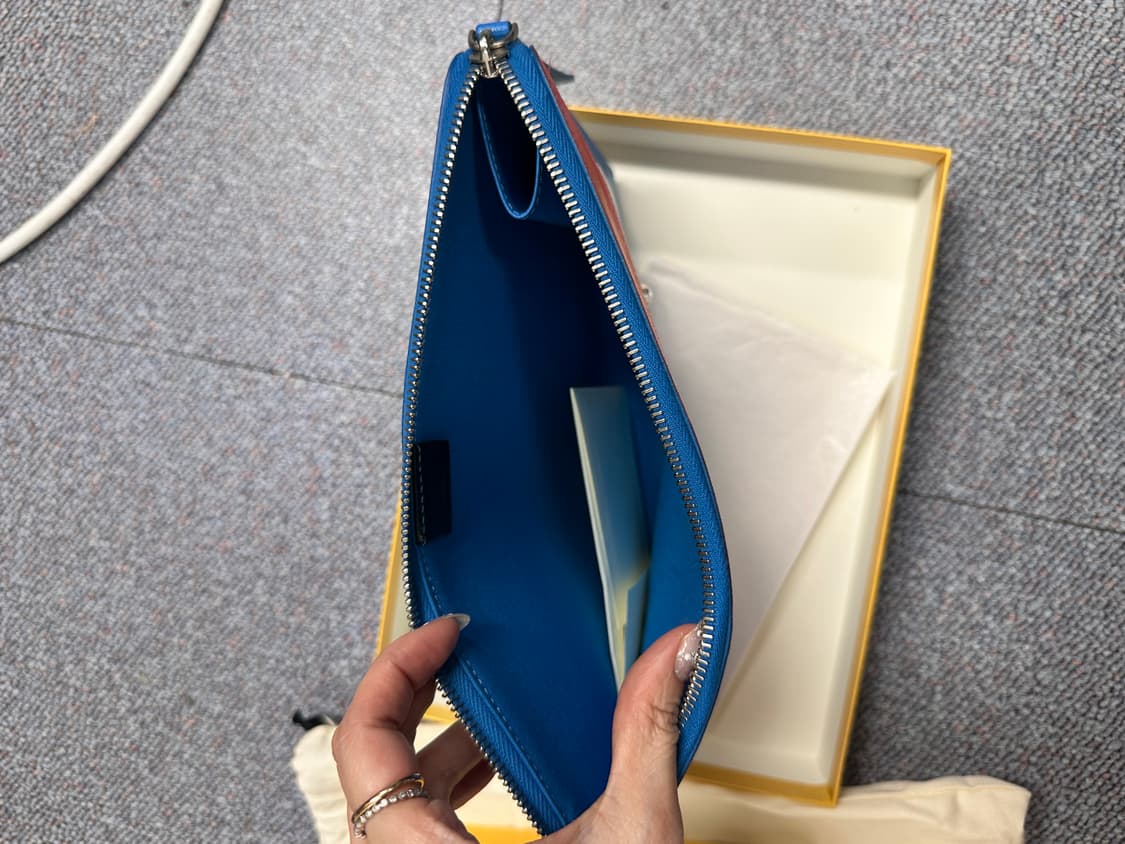 펜디 몬스터 클러치백 풀박스 새상품급 상품이미지5